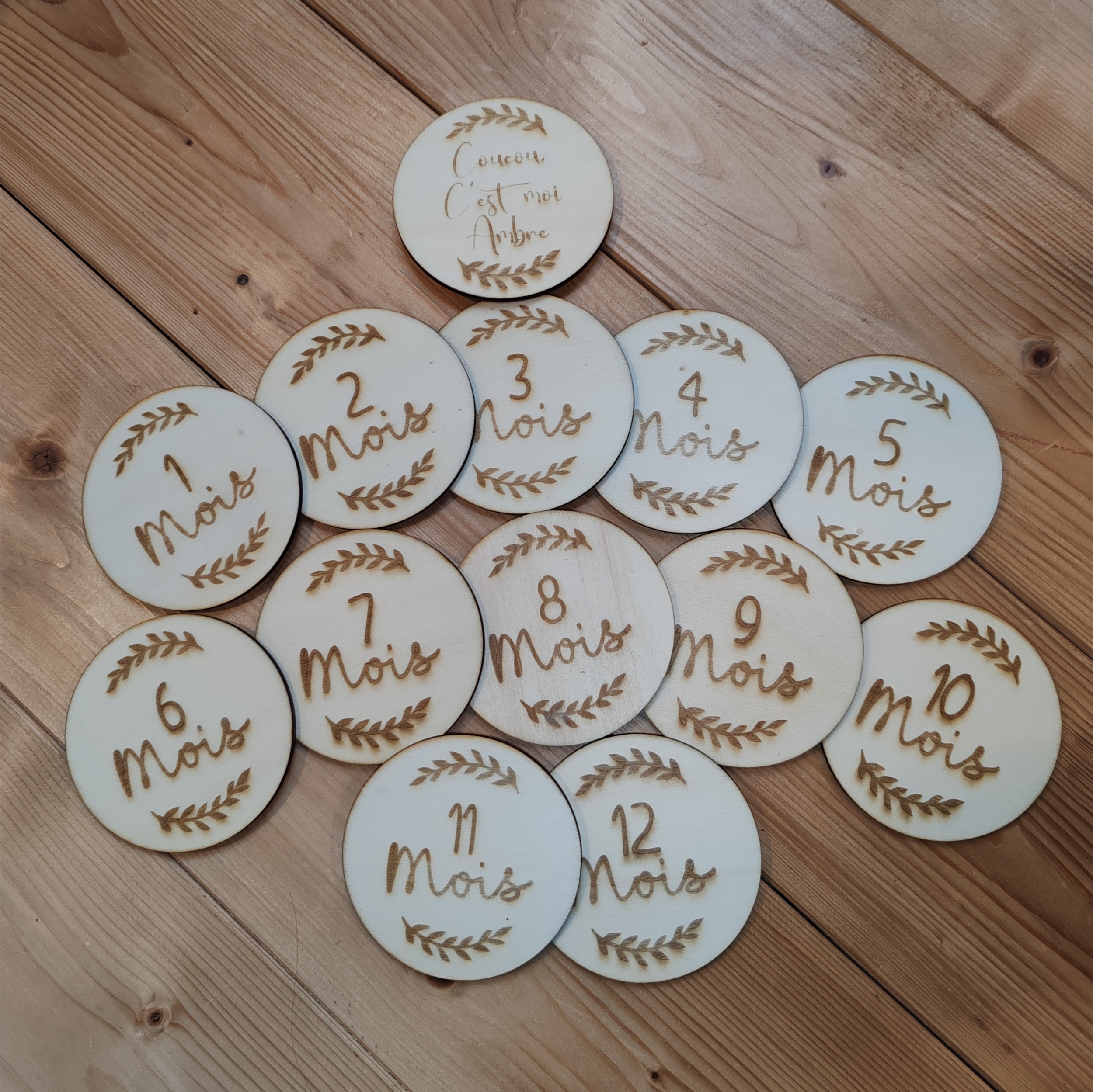 Cartes étapes en bois de forme ronde pour les photos des mois de bébé