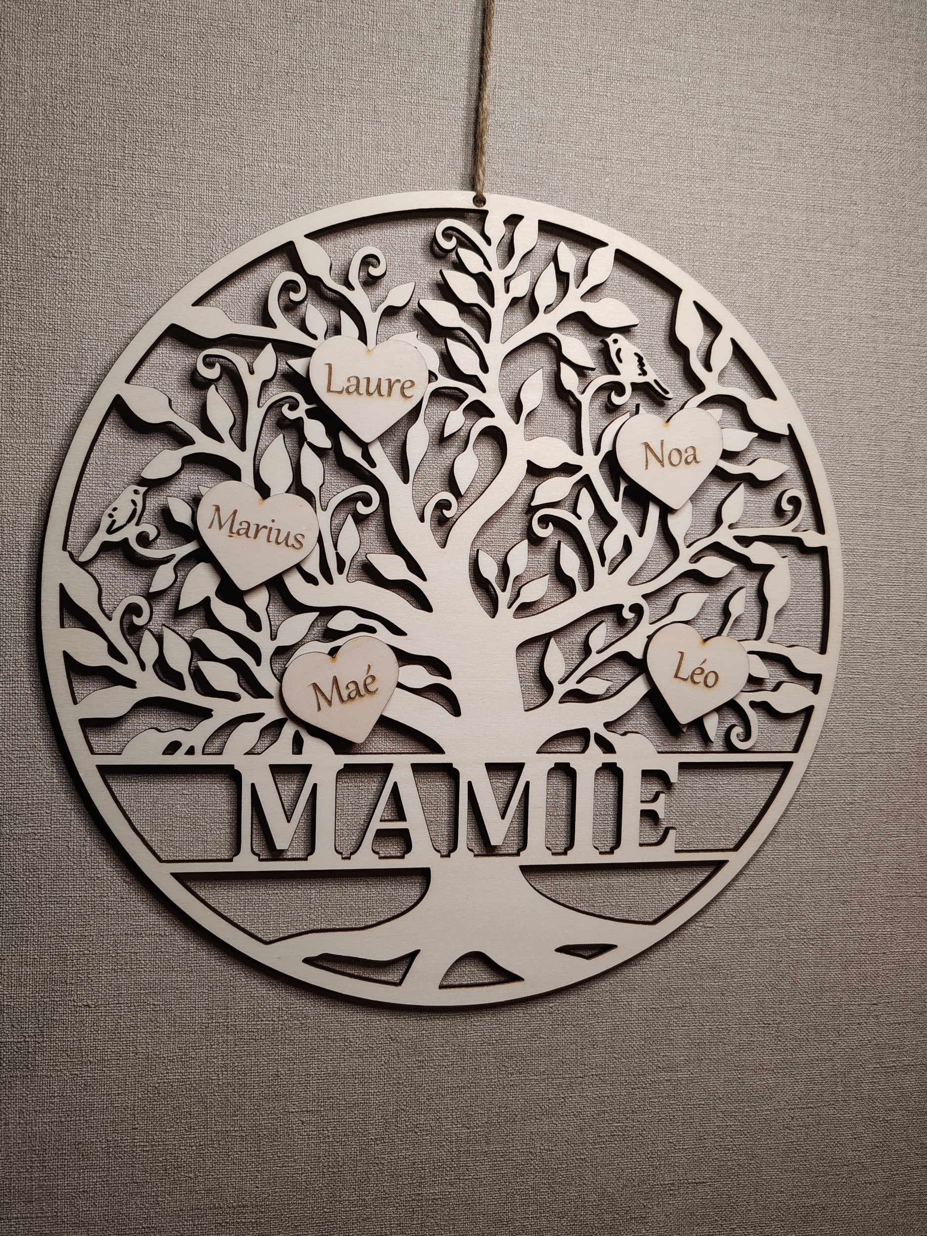Arbre de vie « Mamie » en bois avec cœur, personnalisé