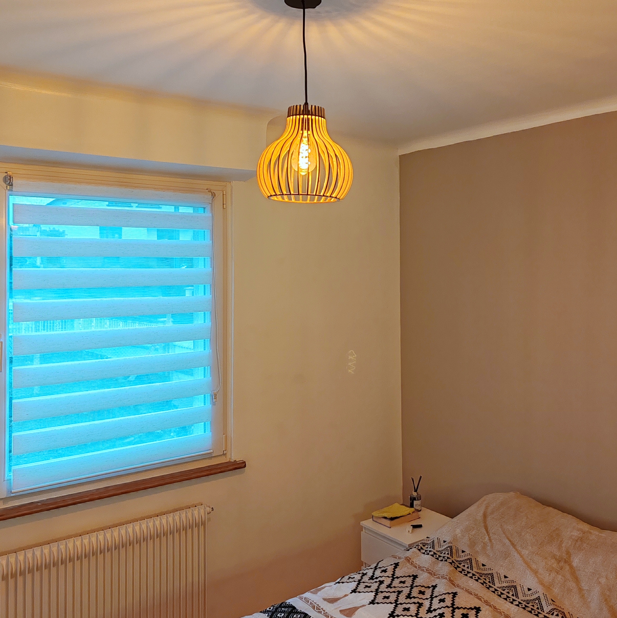 Suspension lumineuse LuminaCurve de 24,5 cm en bois, vue 3