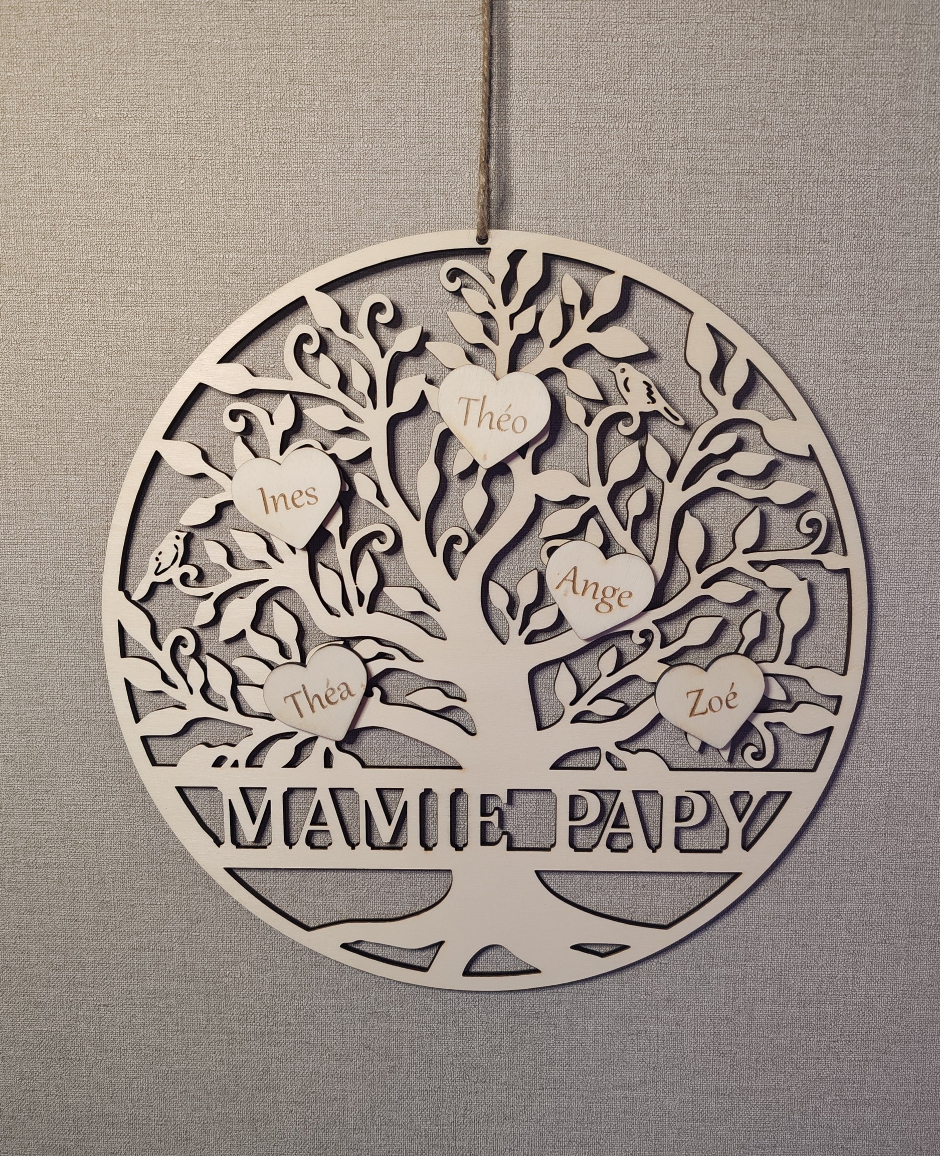 Arbre de vie « Mamie Papy » en bois avec cœur, personnalisé, vue 3