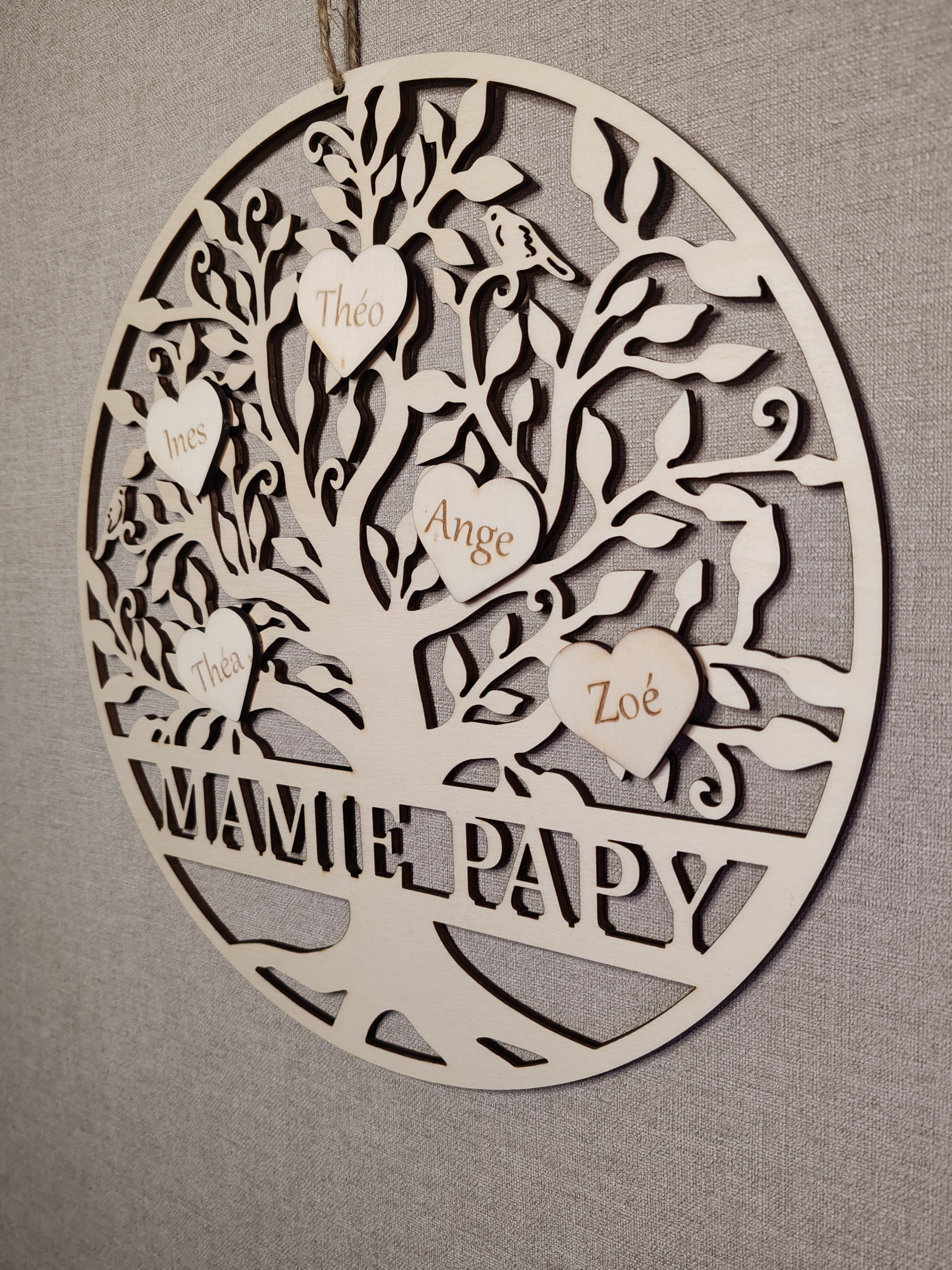 Arbre de vie « Mamie Papy » en bois avec cœur, personnalisé, vue 2