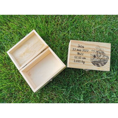 Boîte à souvenirs en bois personnalisée
