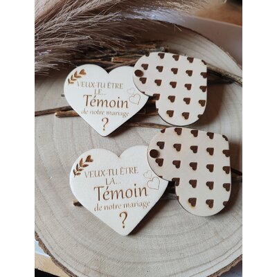 Faire-part de demande de témoin de mariage en bois avec un cœur