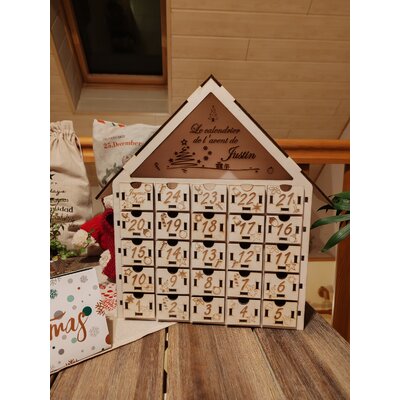 Calendrier de l'Avent personnalisé en bois