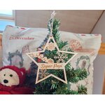 Sapin miniature en bois avec boule de Noël personnalisée, vue 9