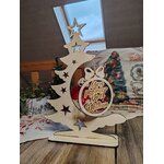 Sapin miniature en bois avec boule de Noël personnalisée, vue 2