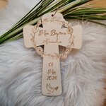 Croix de baptême en bois personnalisée, vue 8