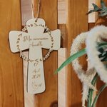 Croix de communion en bois personnalisée gravée au laser