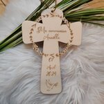 Croix de communion en bois personnalisée gravée au laser, vue 8