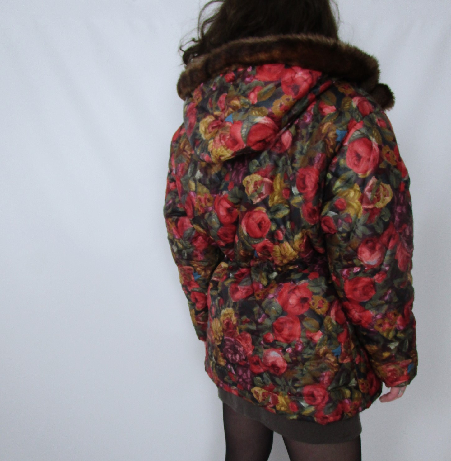 Doudoune fleurs rouges capuche fausse fourrure S/M