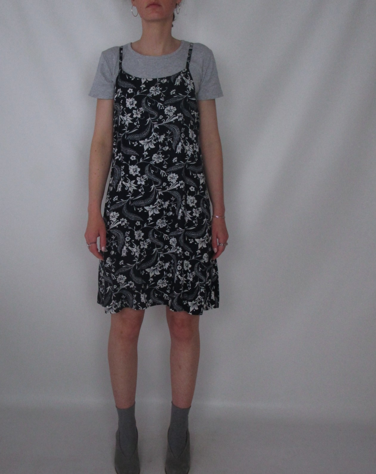 Robe bretelle marine fleurs blanches S/M