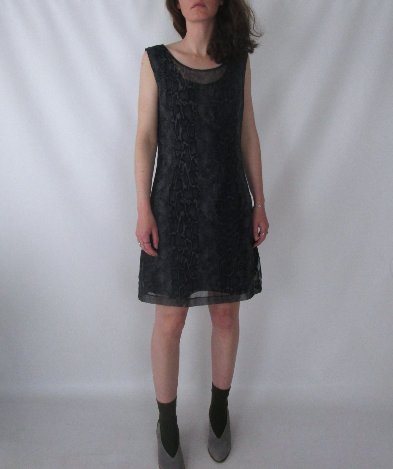 Robe courte fluide motif serpent gris noir S/M