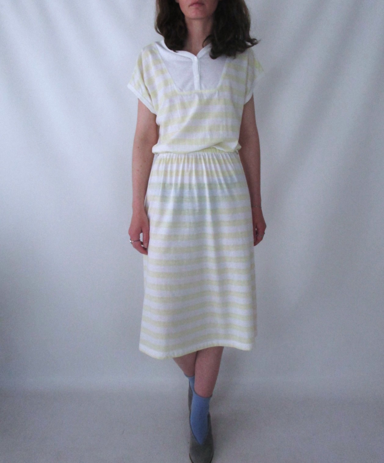 Robe longue taille resserrée jaune et blanche L/XL