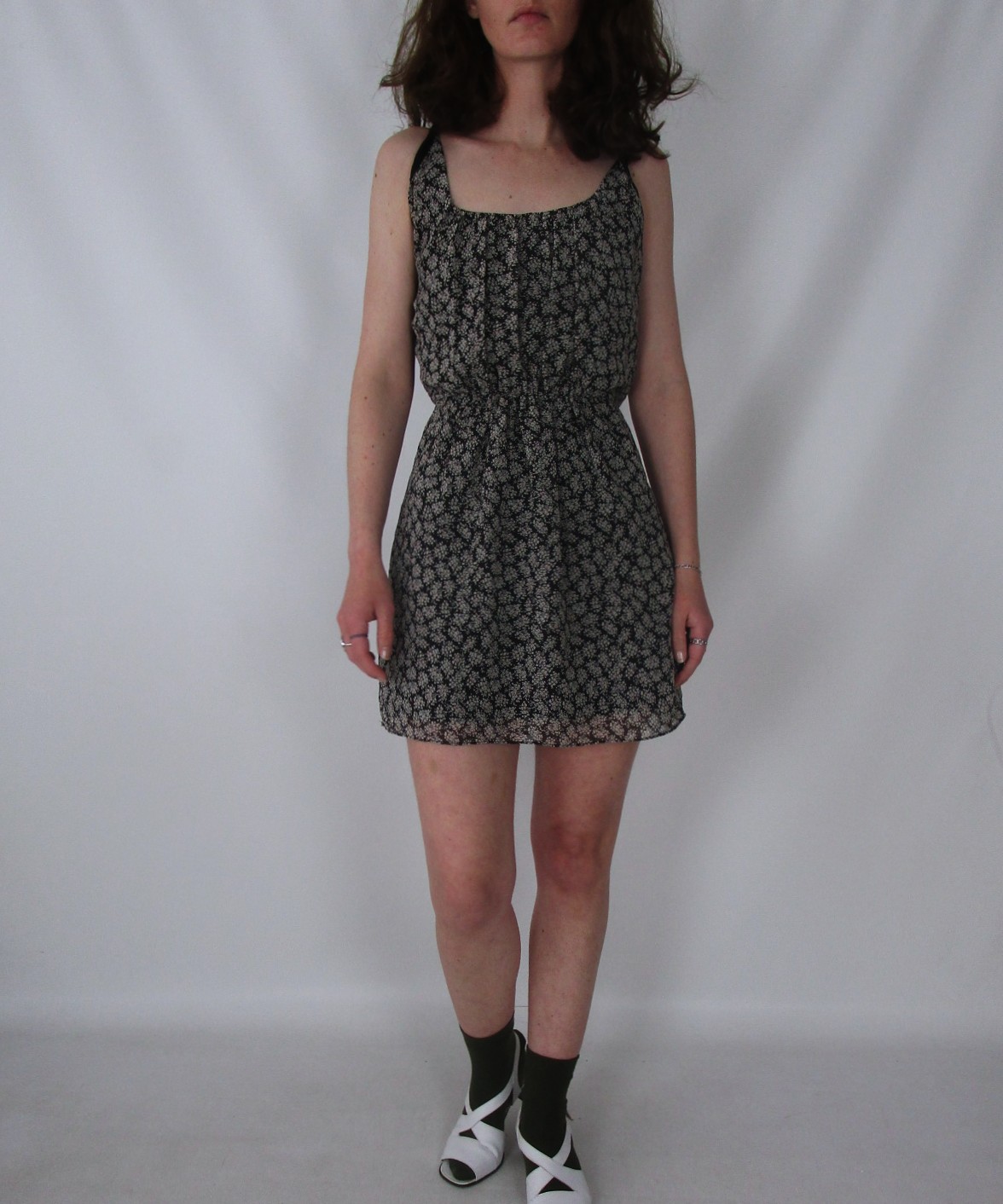 Robe fluide bretelle noire petites fleurs blanches XXS/XS