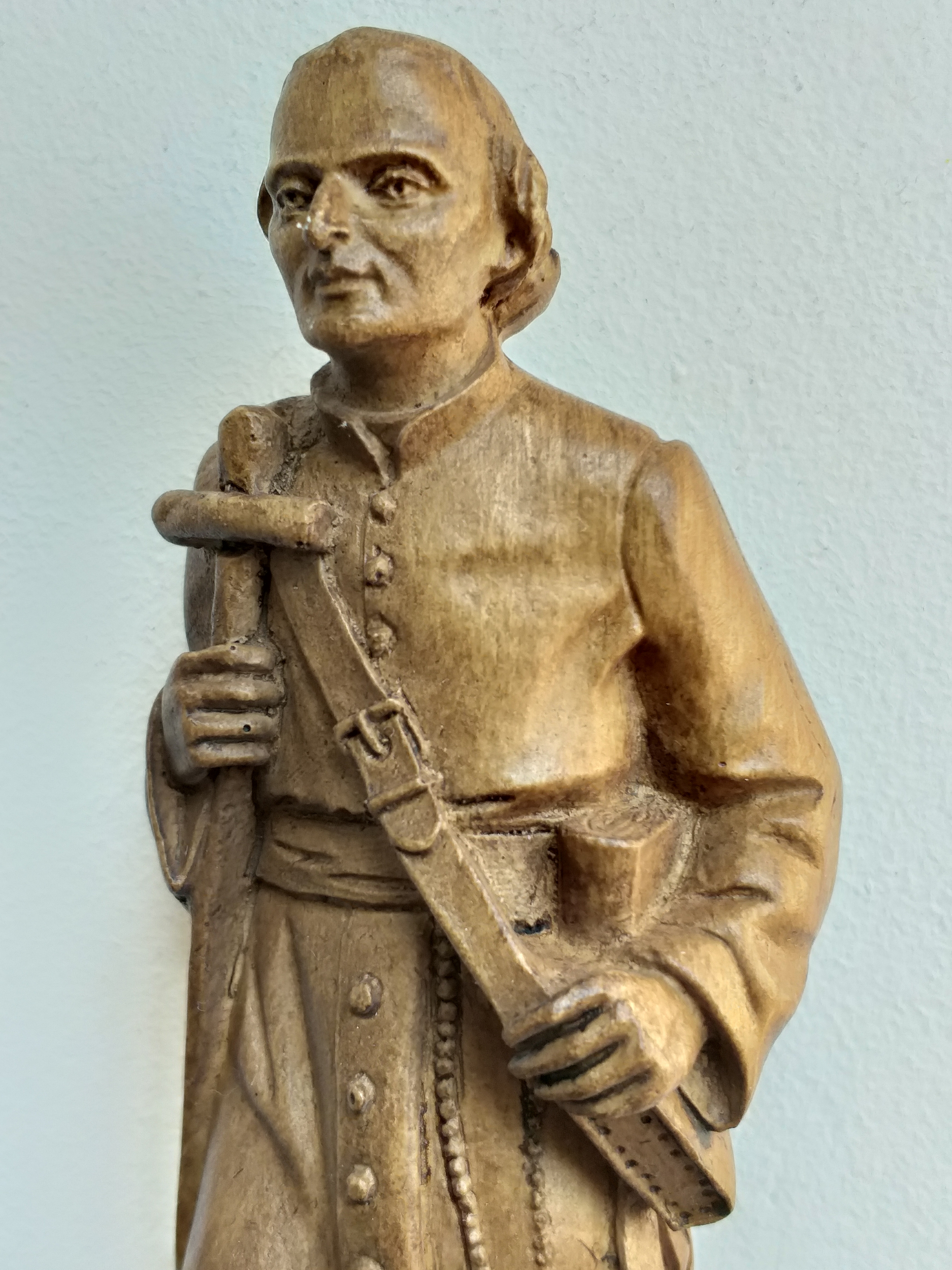 4018_Statuette Montfort ton bois (6)