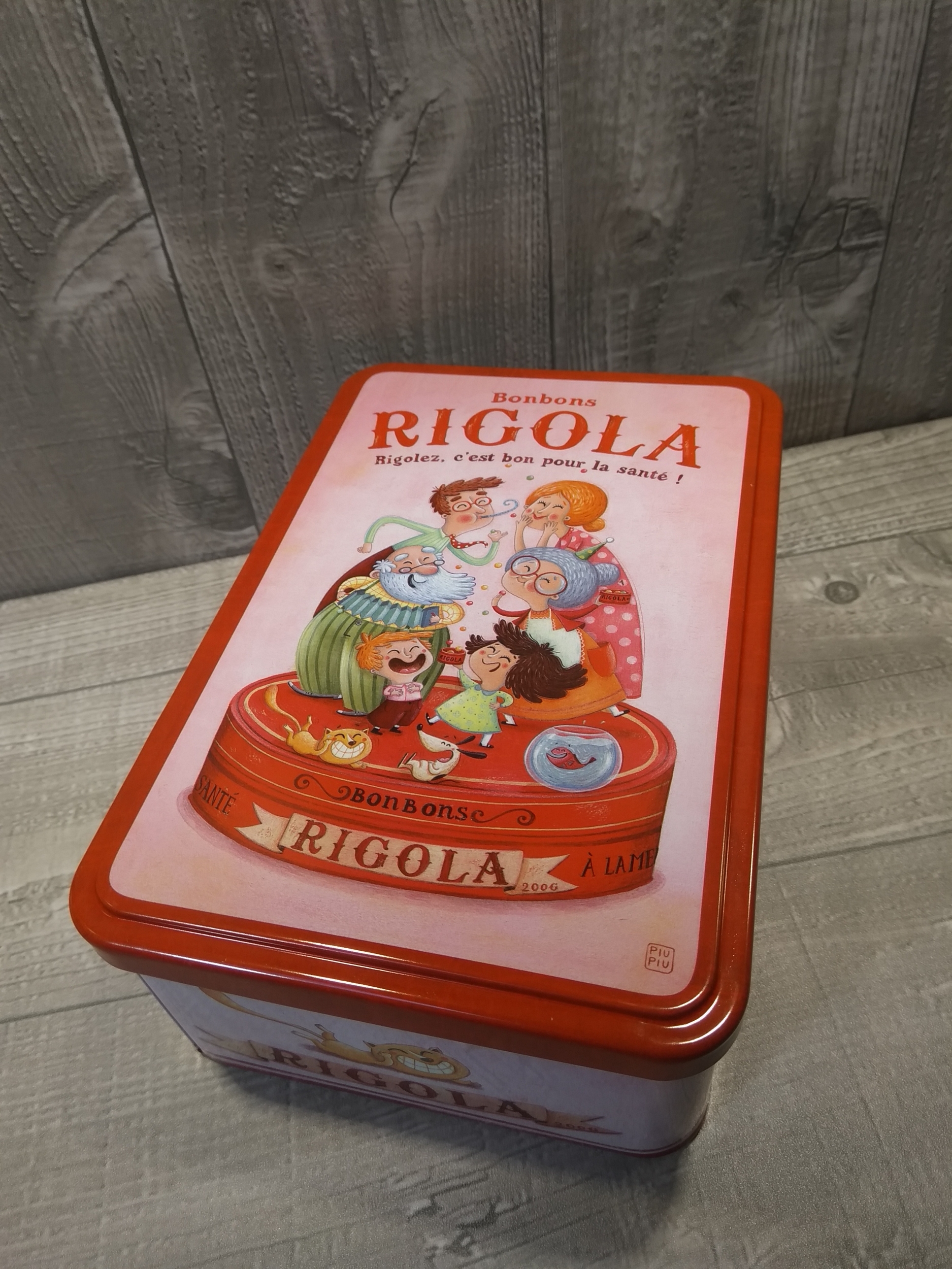 boite métal rigola vintage