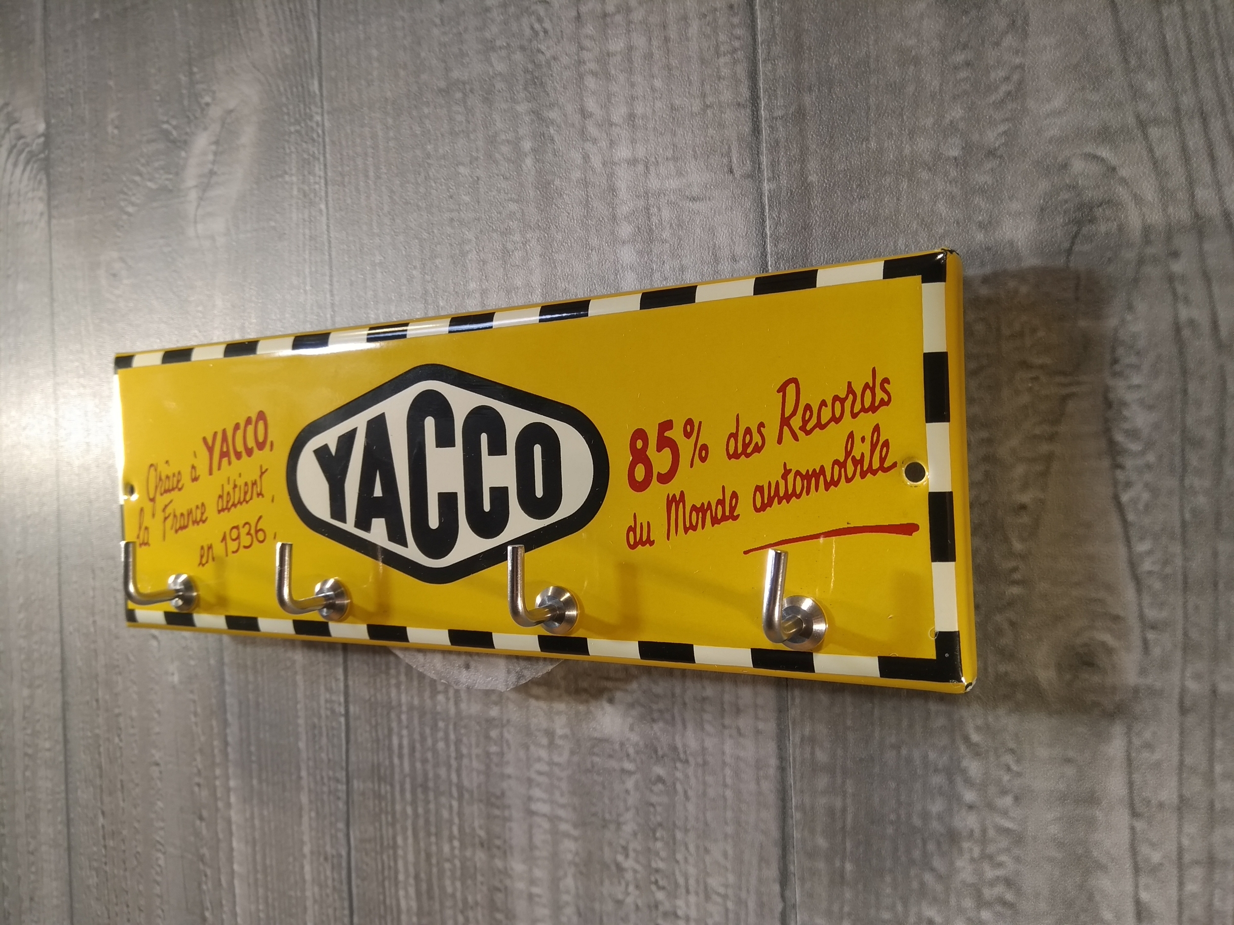 accroche clé émaillé yacco vintage