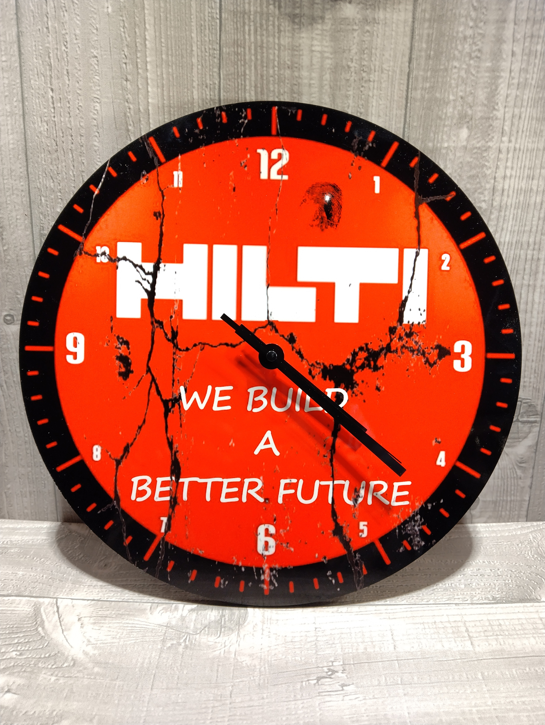 horloge murale déco hilti publicitaire