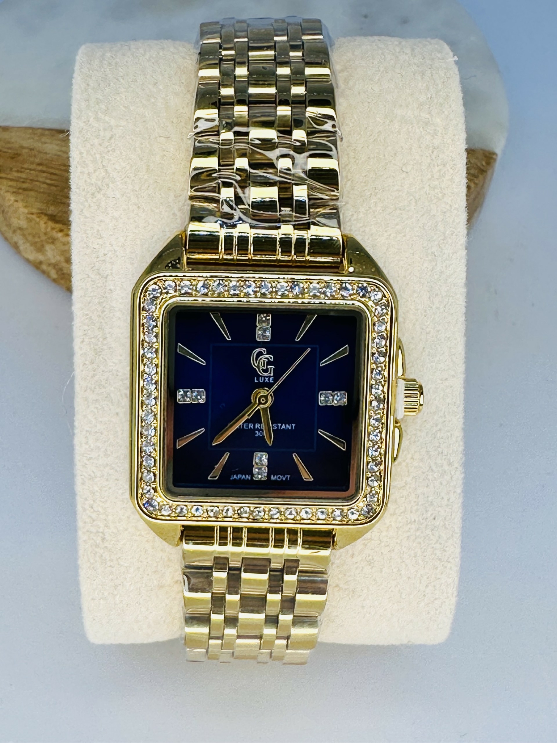 montre doré fond bleu
