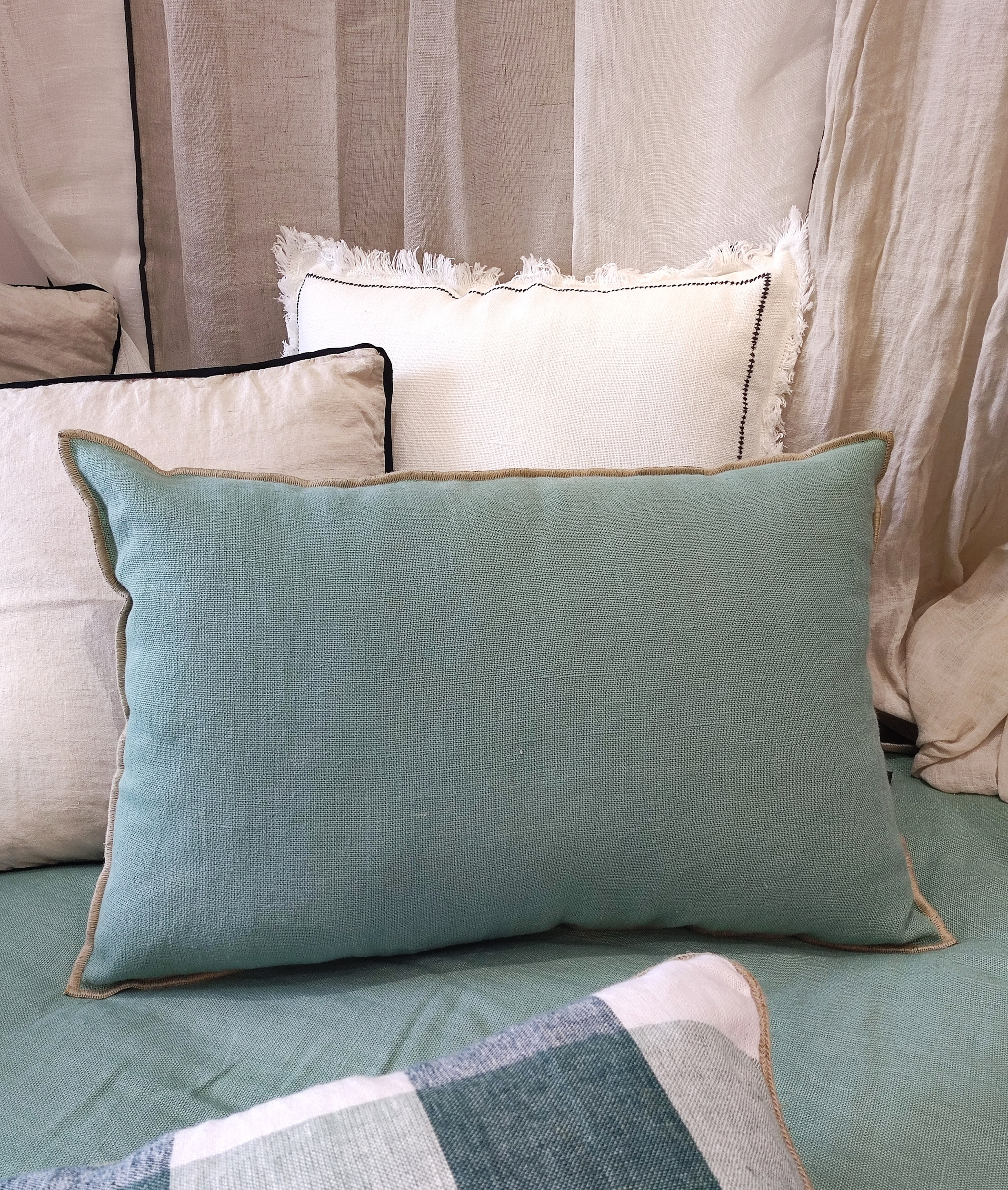 Coussin_lin_celadon_ambiance