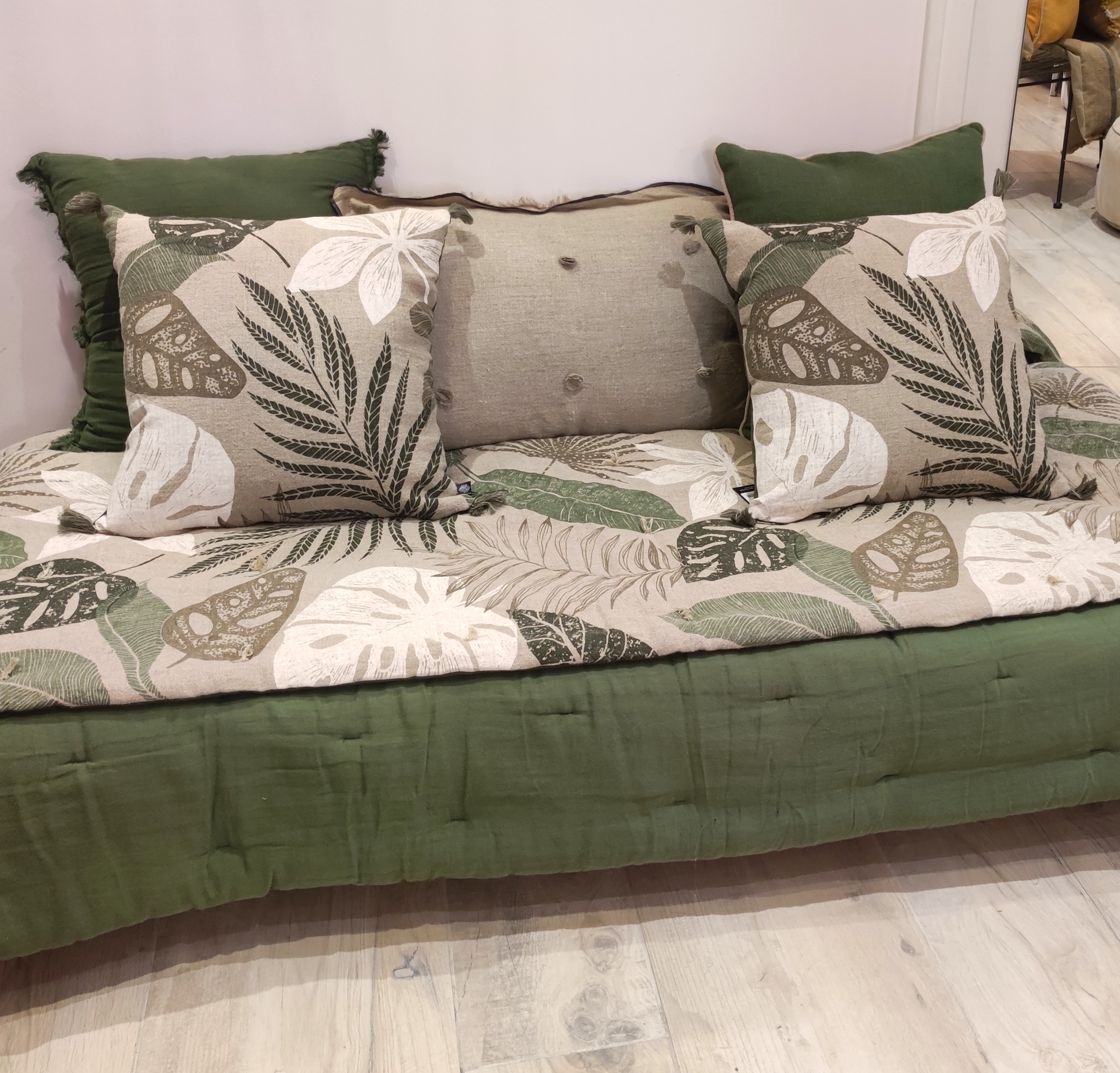 Coussin_ombrage_vert_ambiance_plan_large
