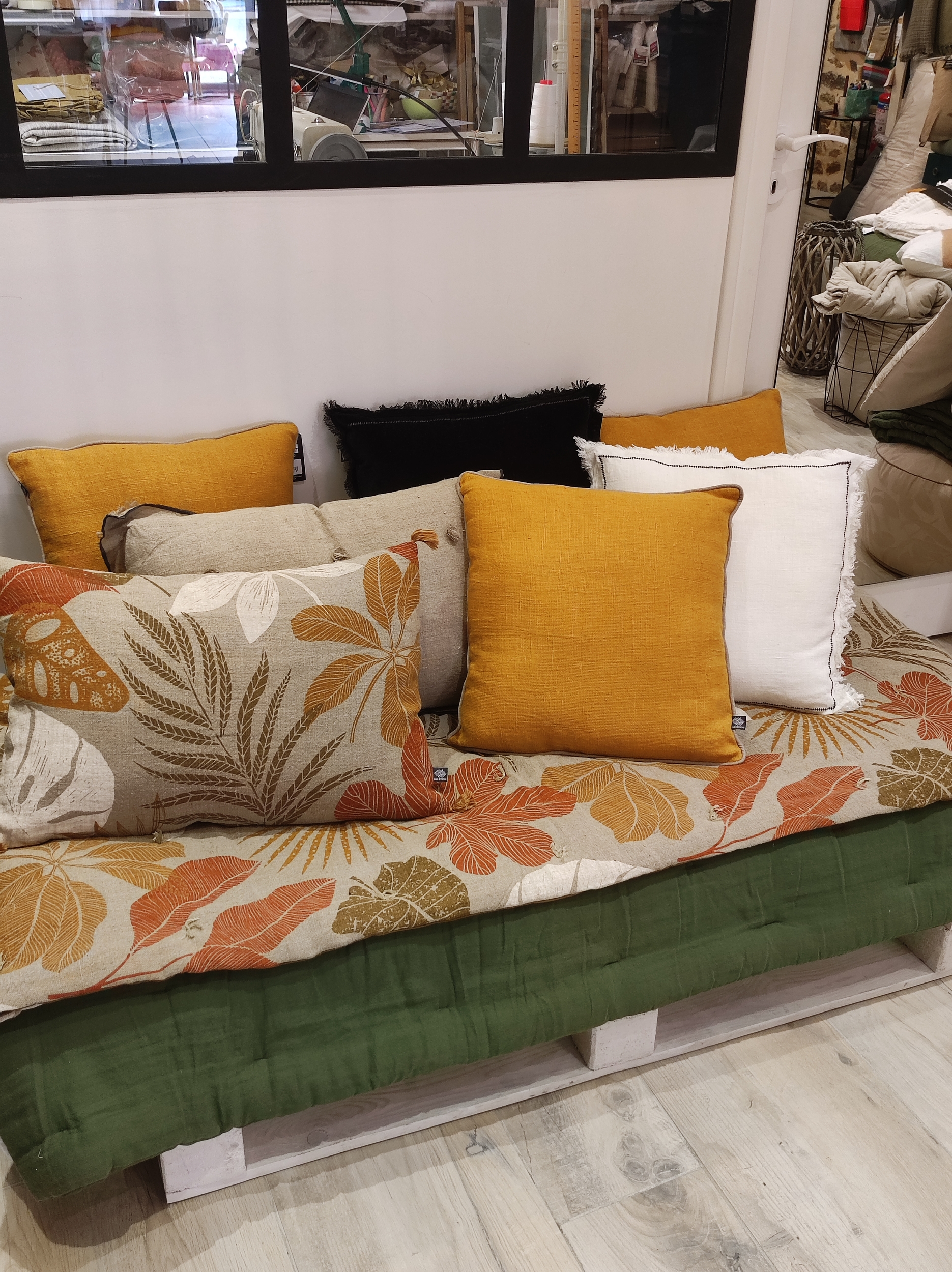 Coussin_lin_Lino_Jaune_Gold_ambiance2