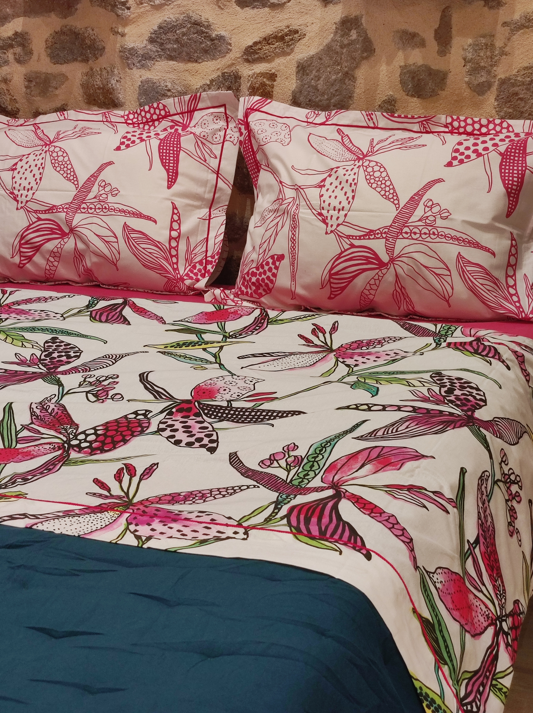 Drap-plat-exotique-rose-ambiance-2