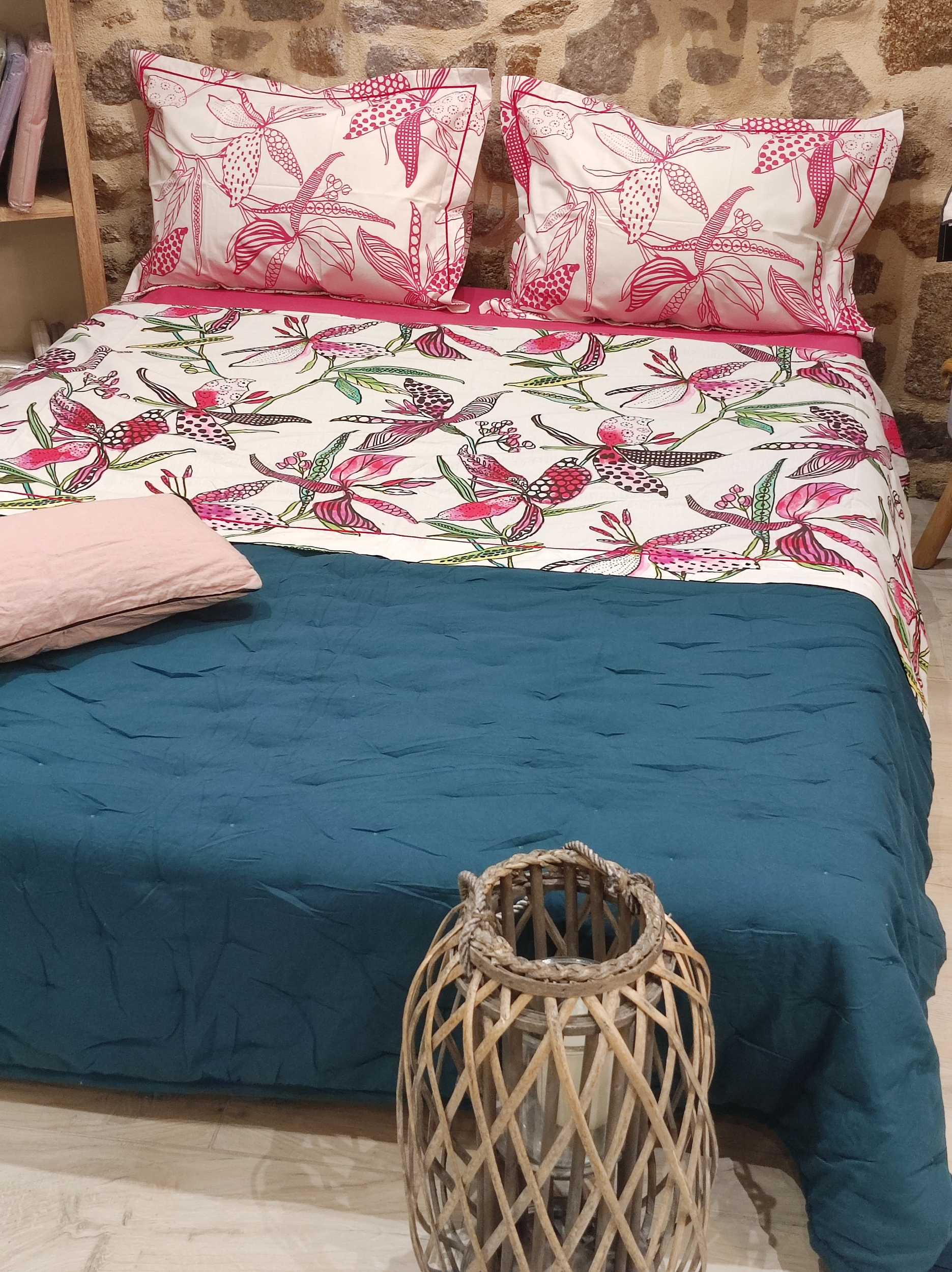 Drap-plat-exotique-rose-ambiance