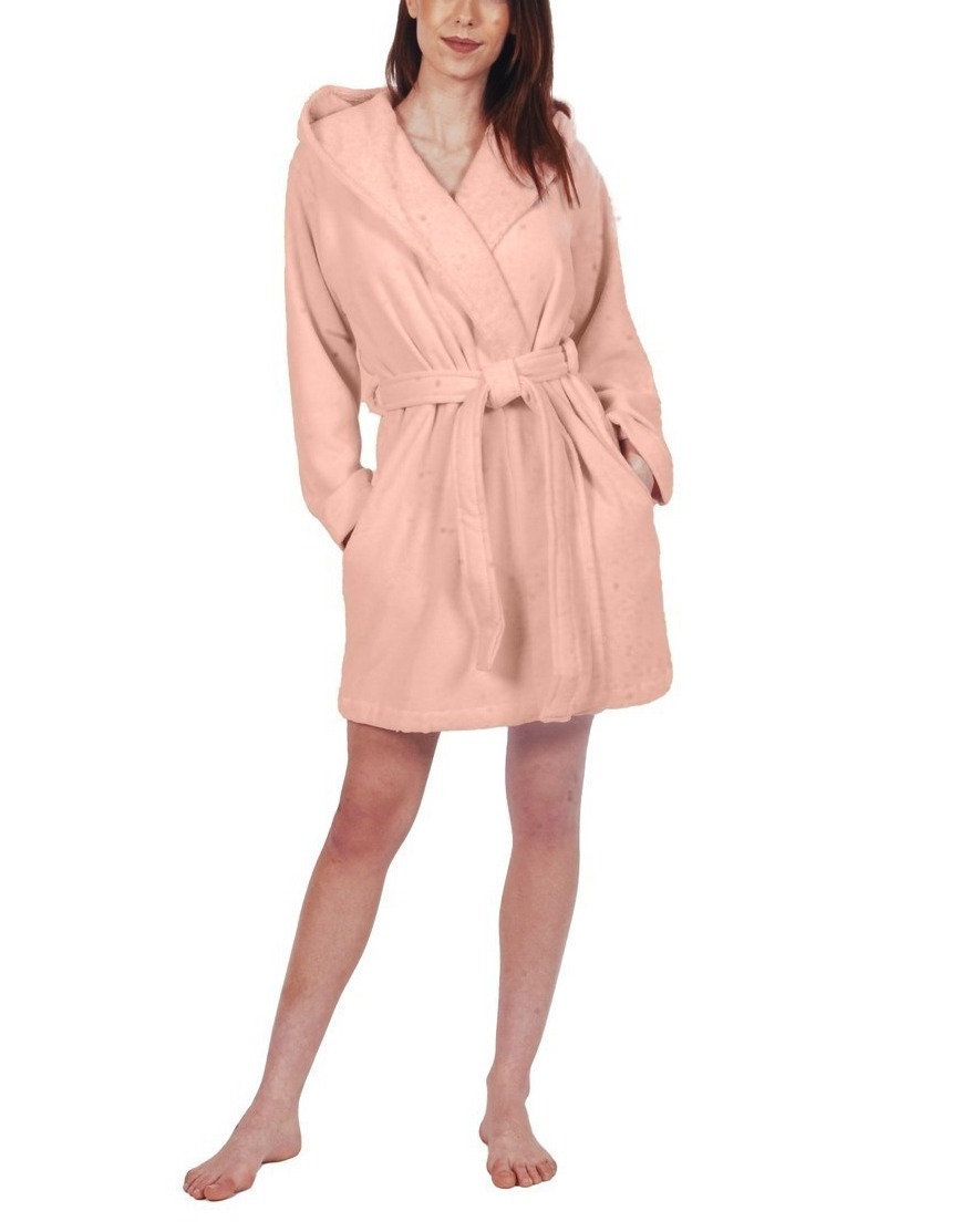 peignoir-court-capuche-velours-Poudre-face-porté