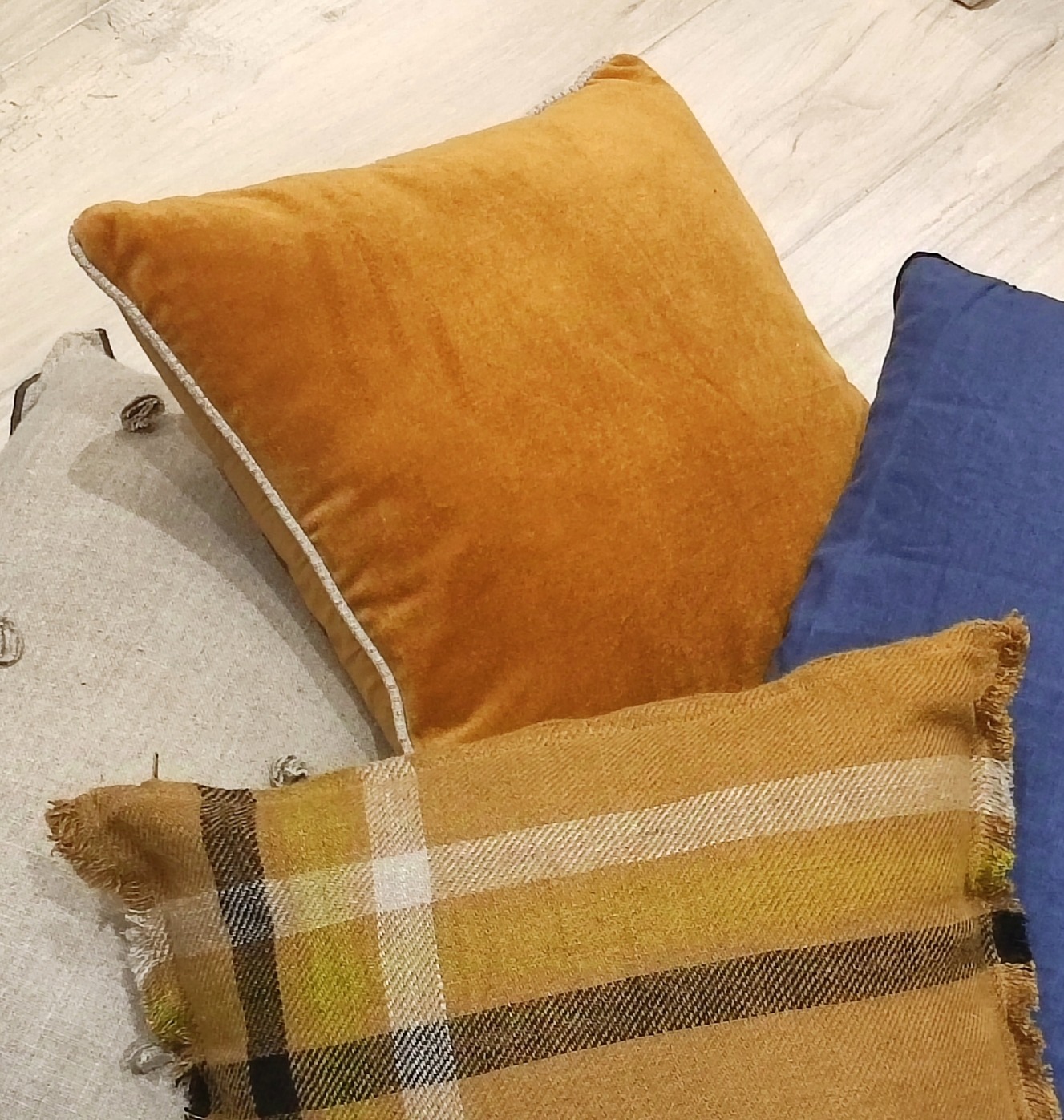 Coussin-velours-gold-ambiance-2