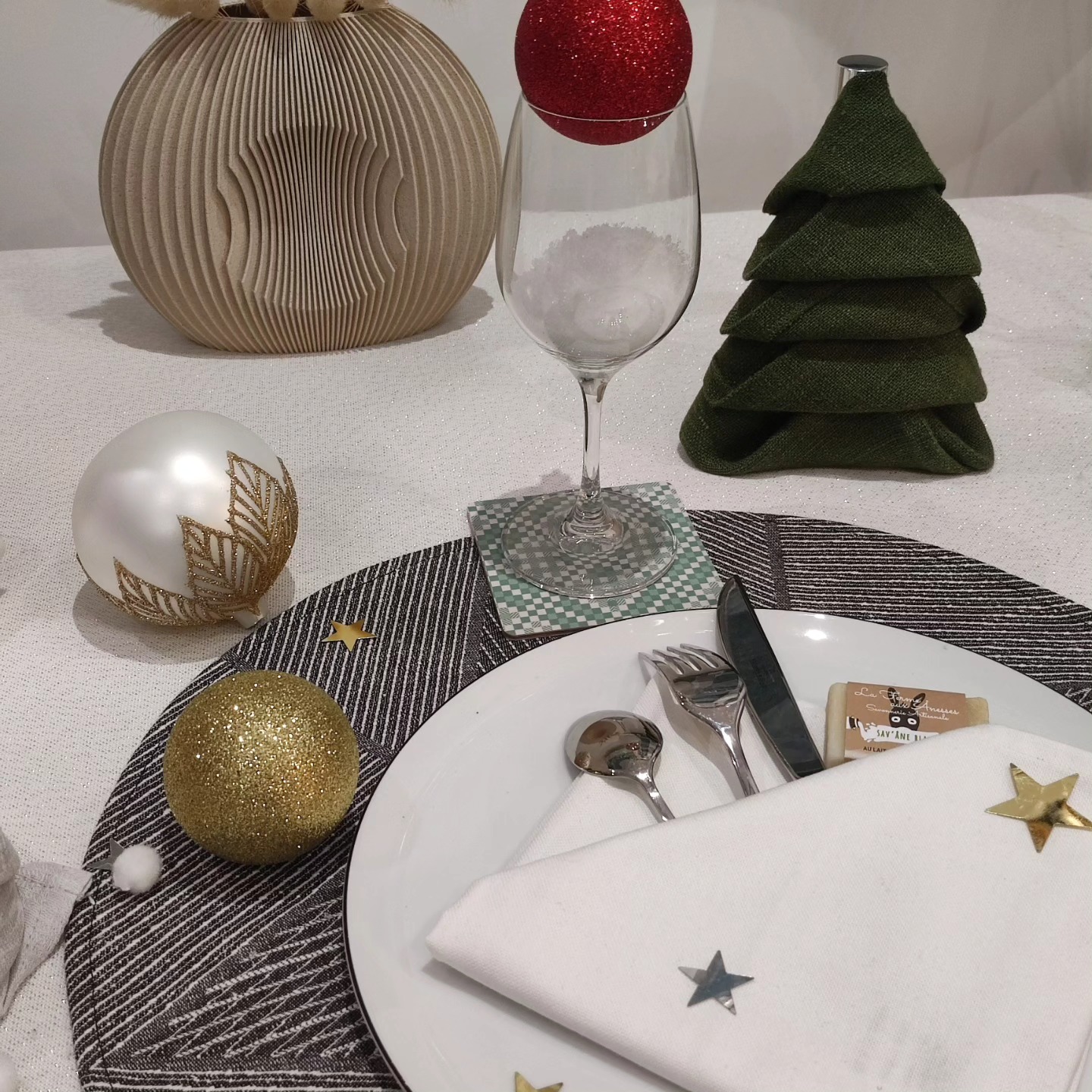 nappe_étincelles_blanche_carrée_france_ambiance
