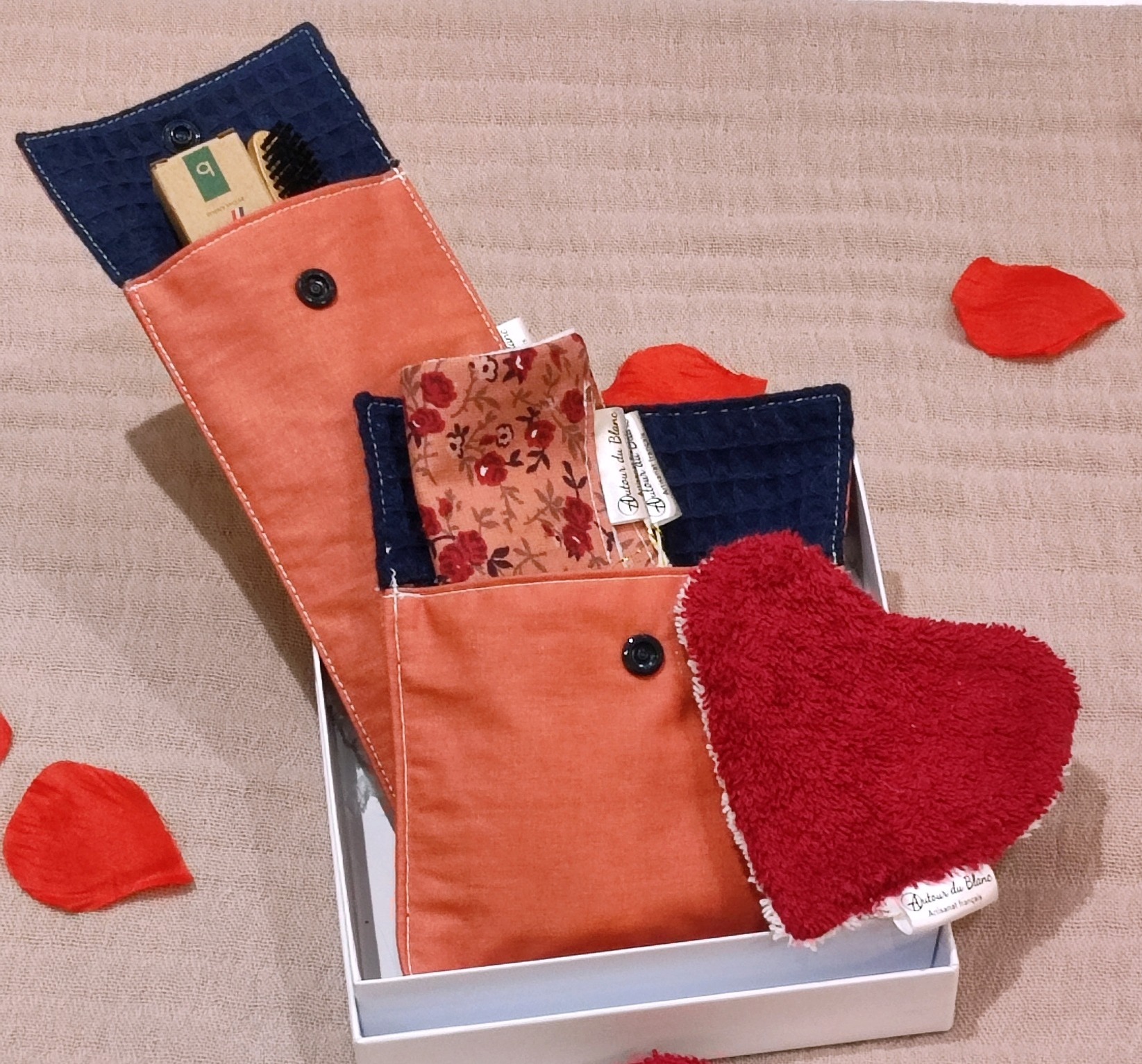 Kit-voyage-etui-brosse-a-dents-savons-lingettes