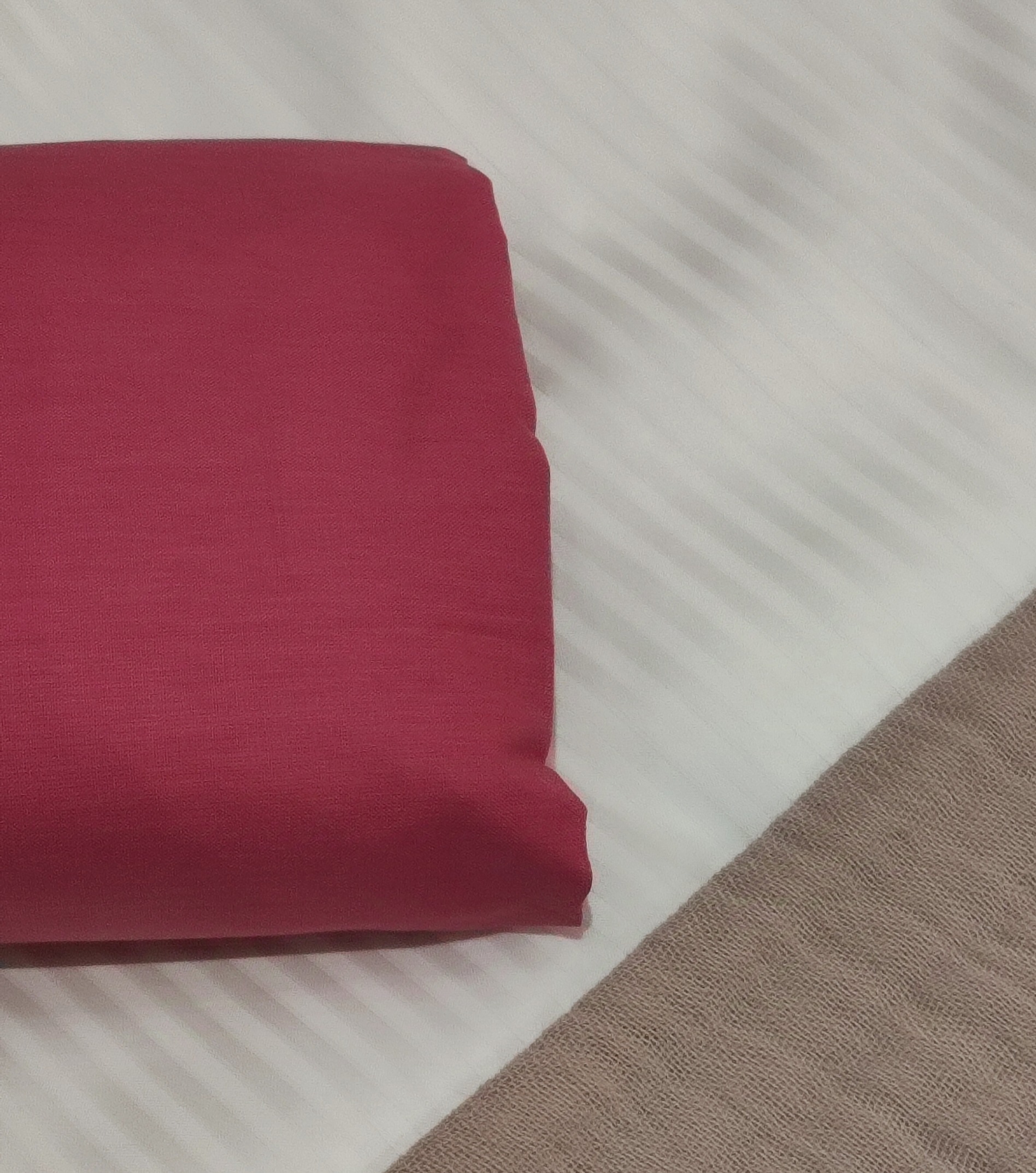 Drap_housse_uni_magenta_160x200_coton_français