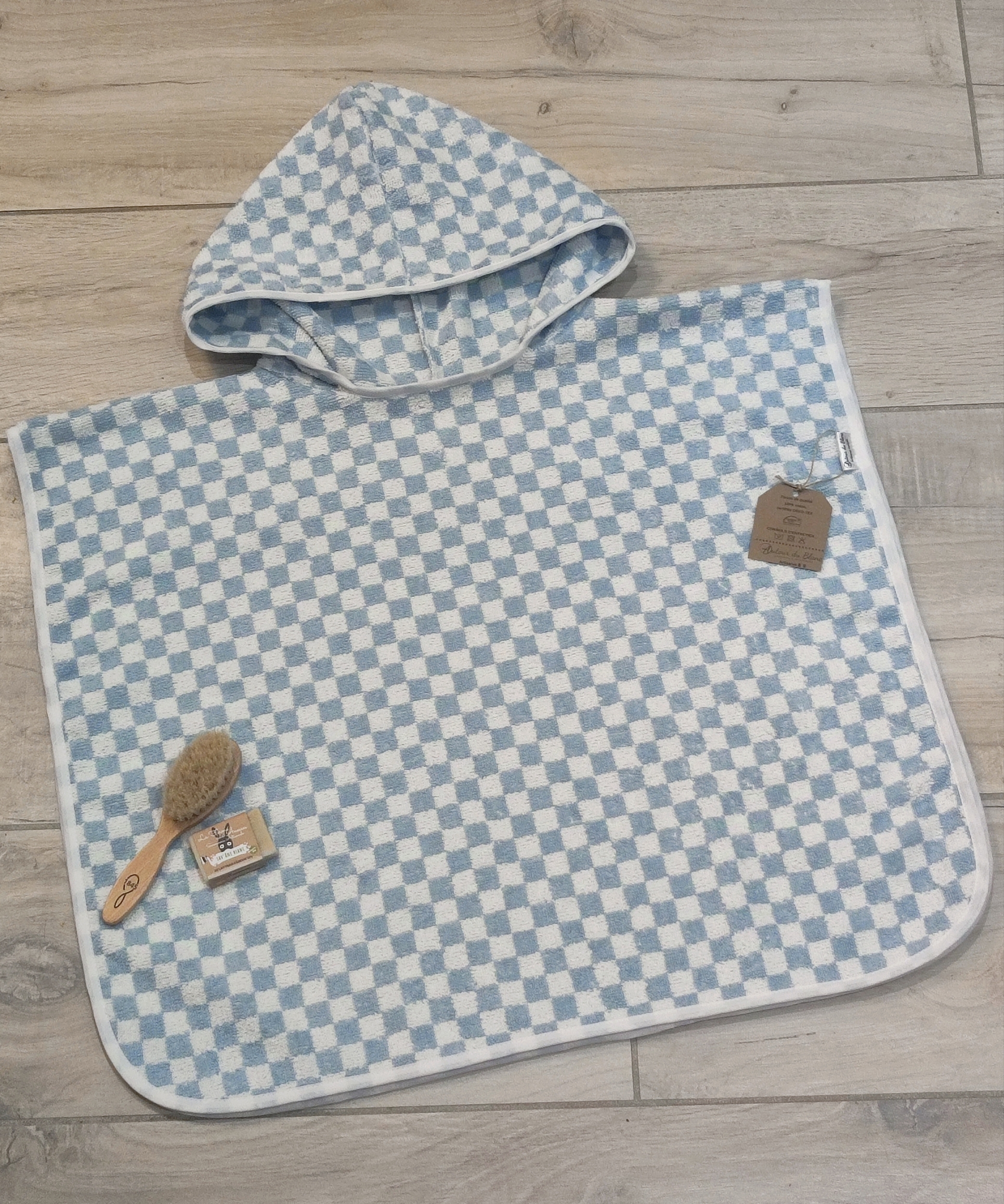 Poncho_damier_bleu_blanc_eponge_coton_fait_main