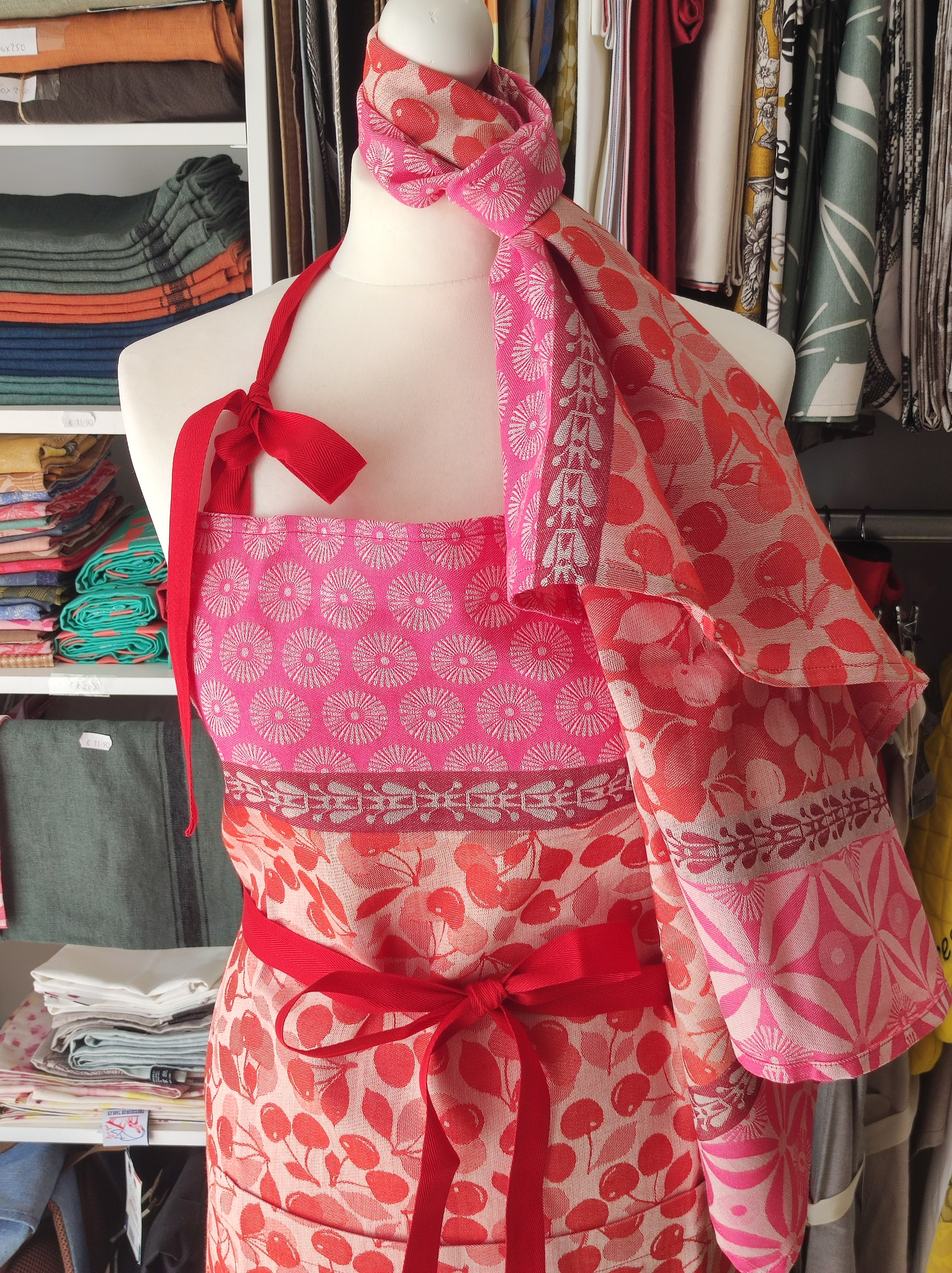 Tablier_Cerise_griottes_coton_LJF_zoom