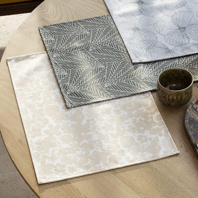 set-de-table-enduit_fleurs_sable-feuilles_kaki_Ambiance_LJF