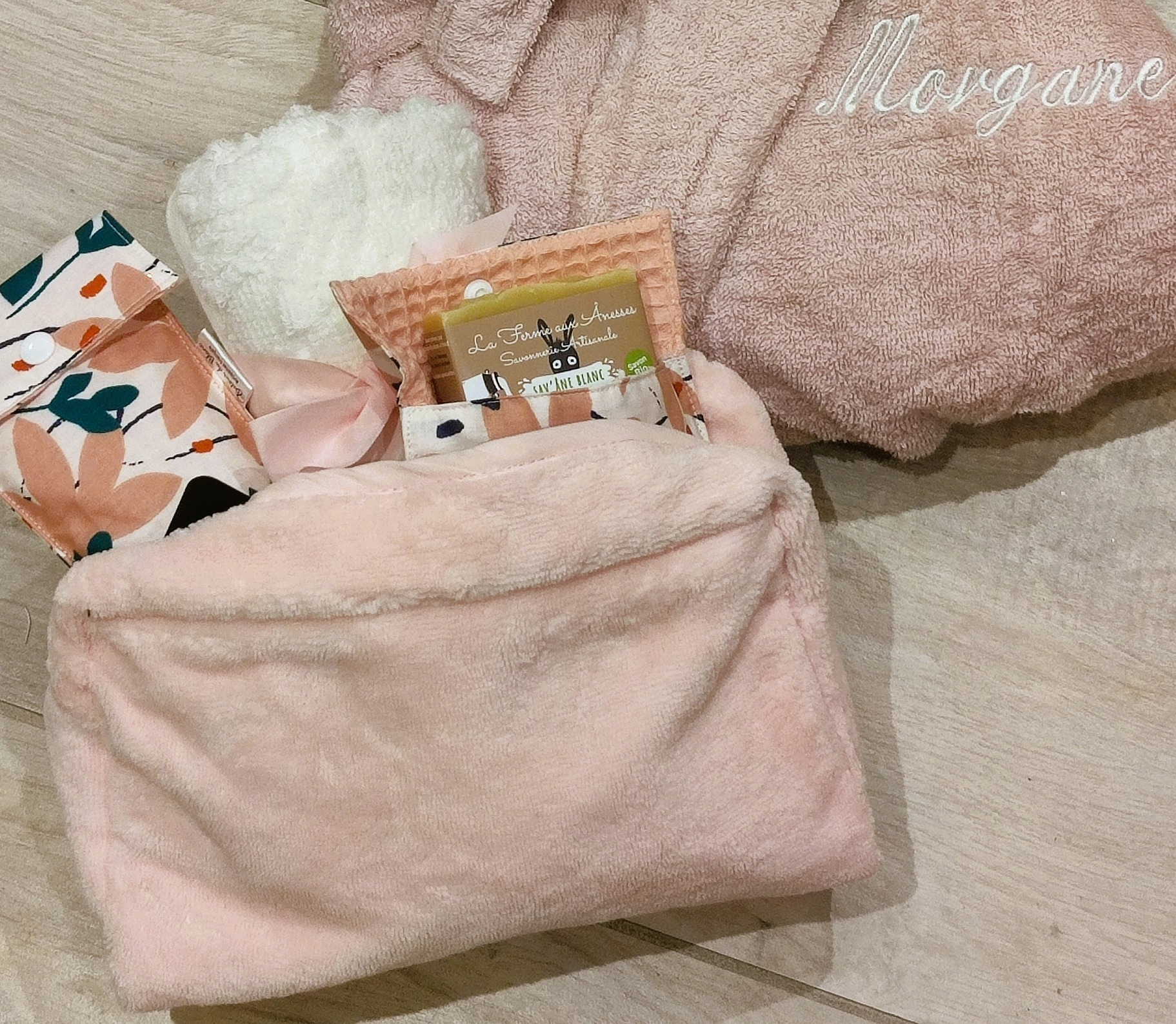 Trousse-de-toilette_Peignoir-éponge-absorbant