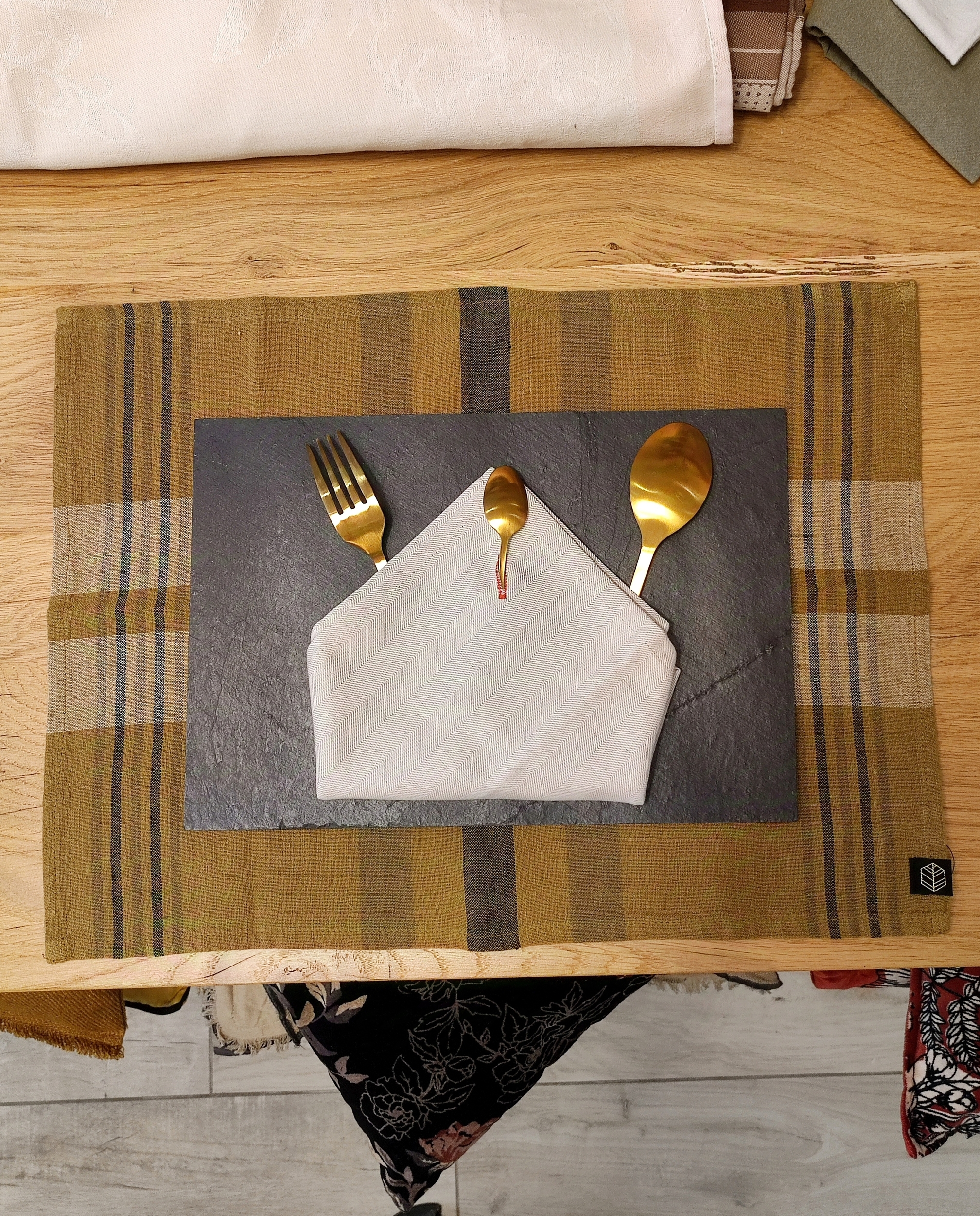 Set_de_table_rayé_alborg_gold_haomy