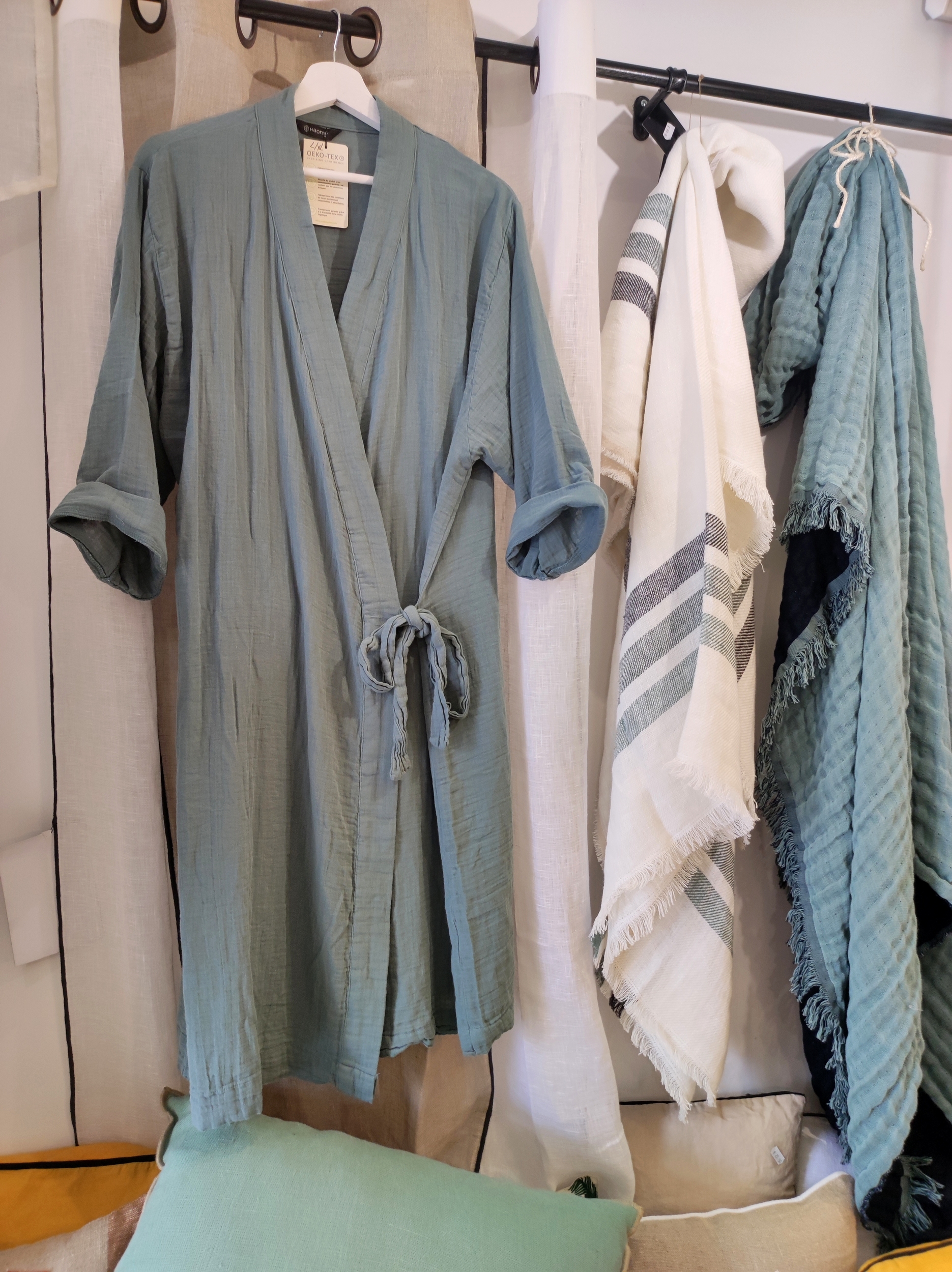 Cache-coeur-voile-coon-bleu-stone