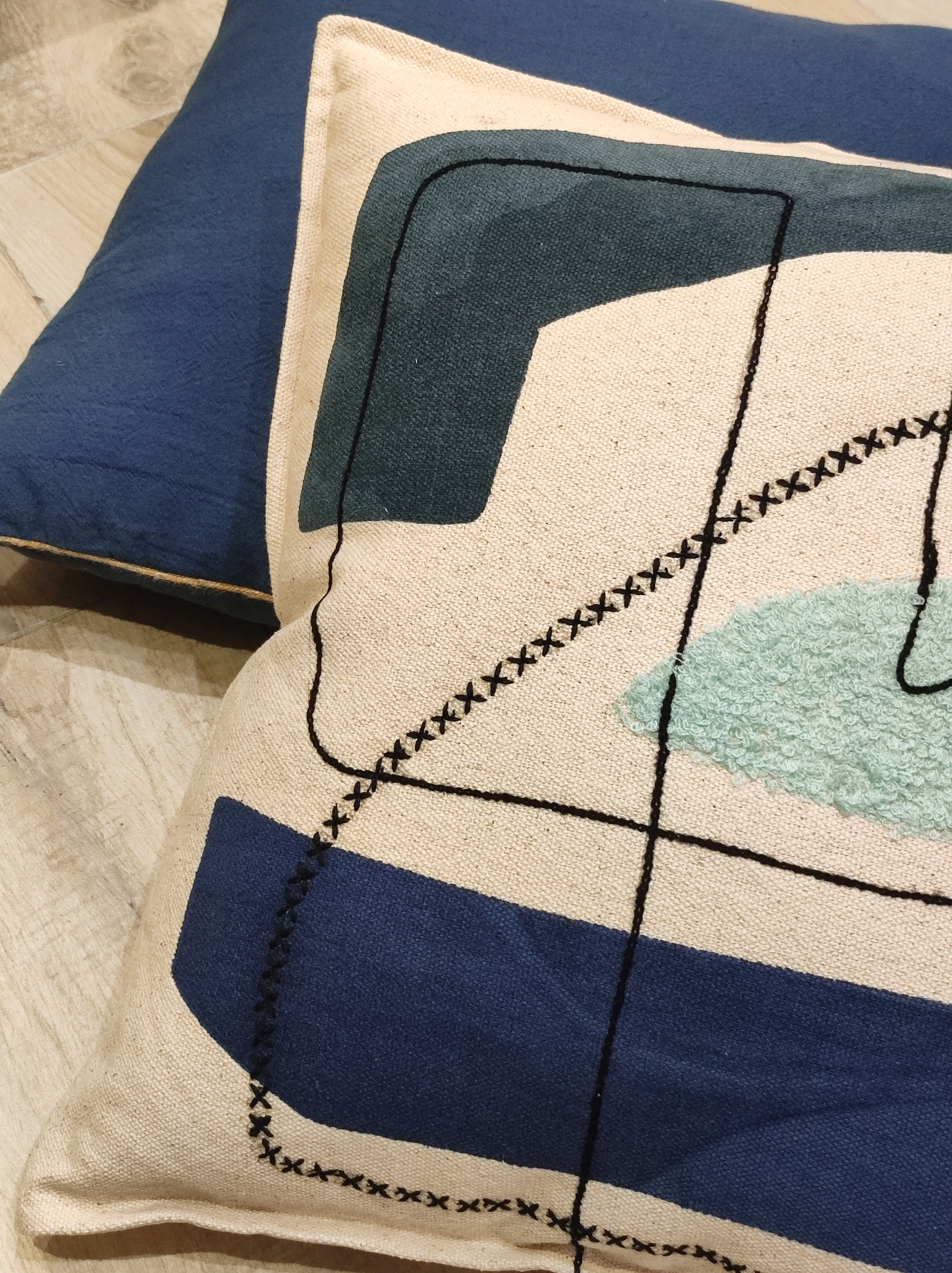Coussin_carré_Lune_bleu_sud_etoffe_zoom