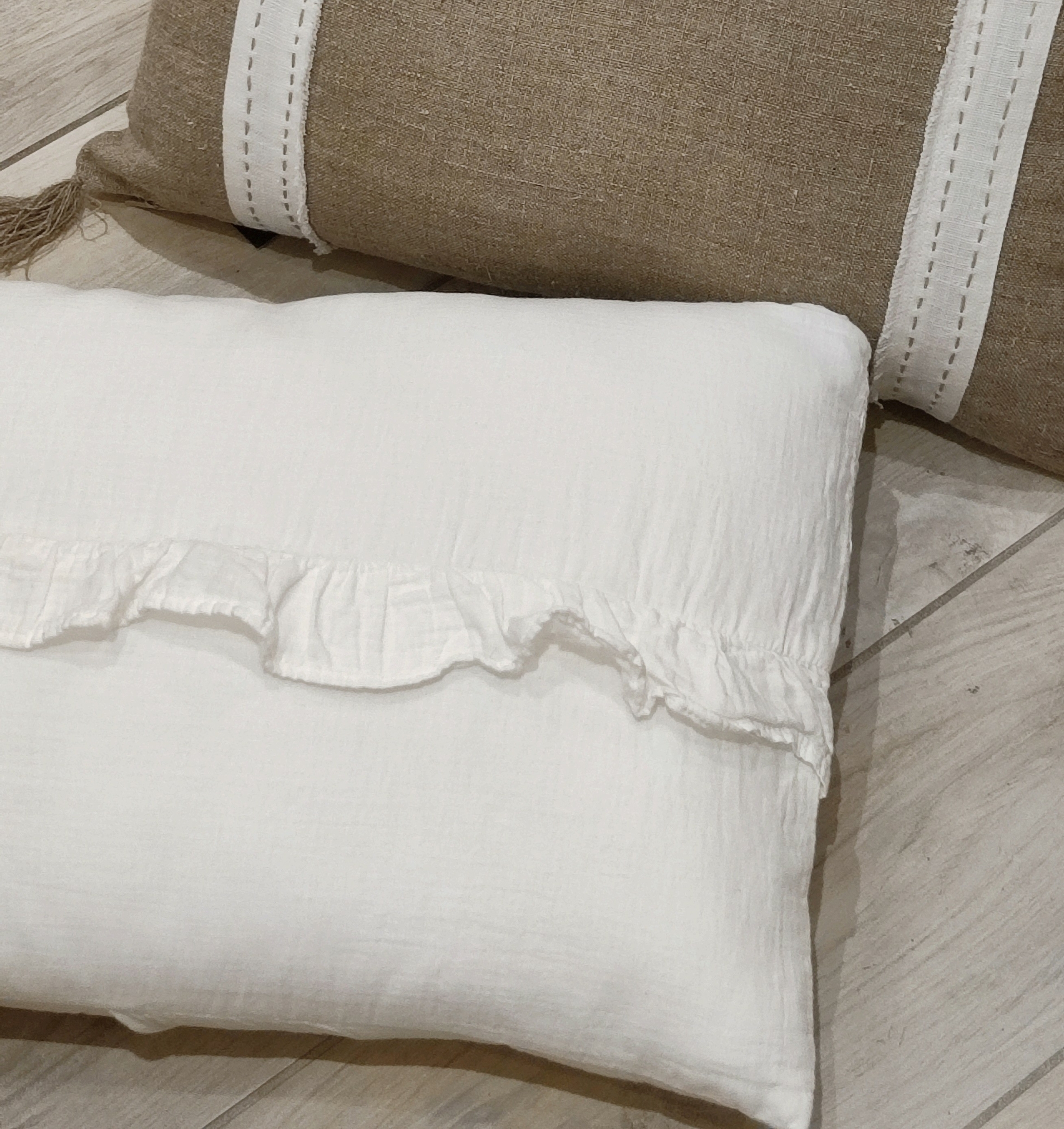 Coussin_Elsa_mousseline_coton_blanc_vent_du_sud_zoom