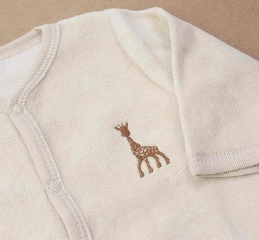 kit-naissance-sophie-la-girafe-trois-kilos-sept-pyjama-zoom