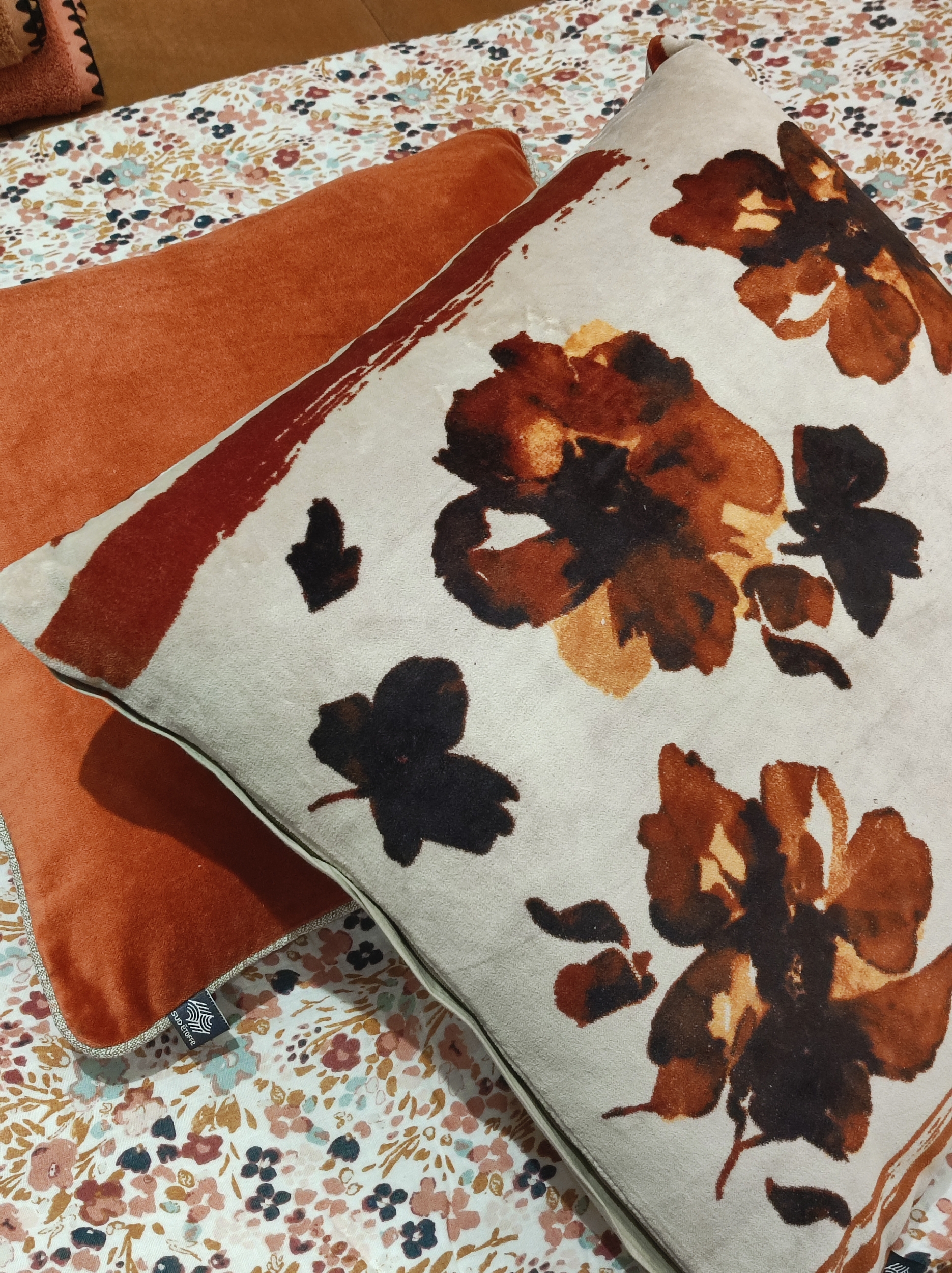Coussin-esquisse-botanique-naturel-brick-carré-ambiance