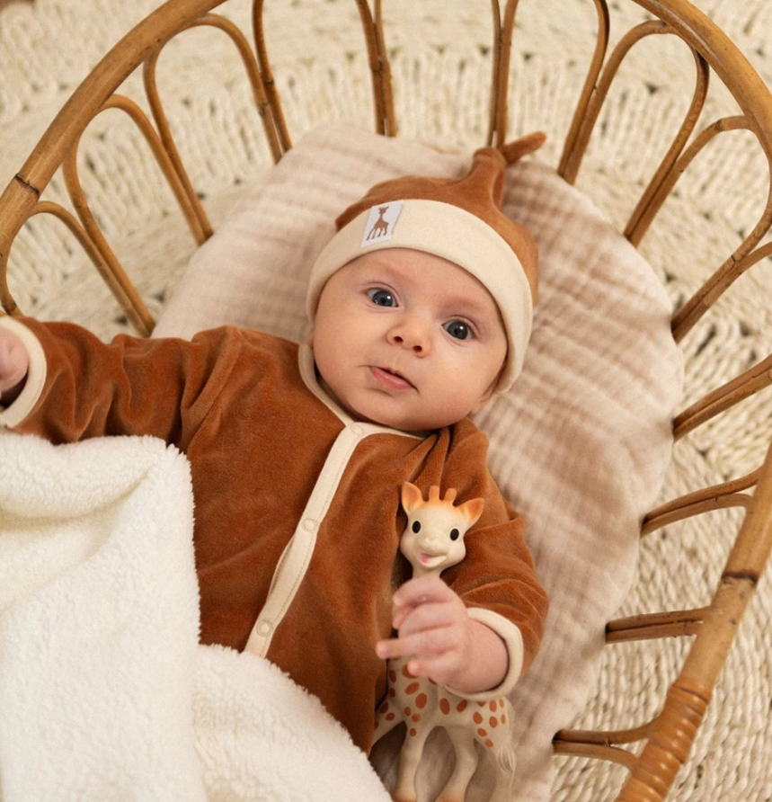 Pyjama_velours_bebe_3_mois_sophie_la_girafe_camel