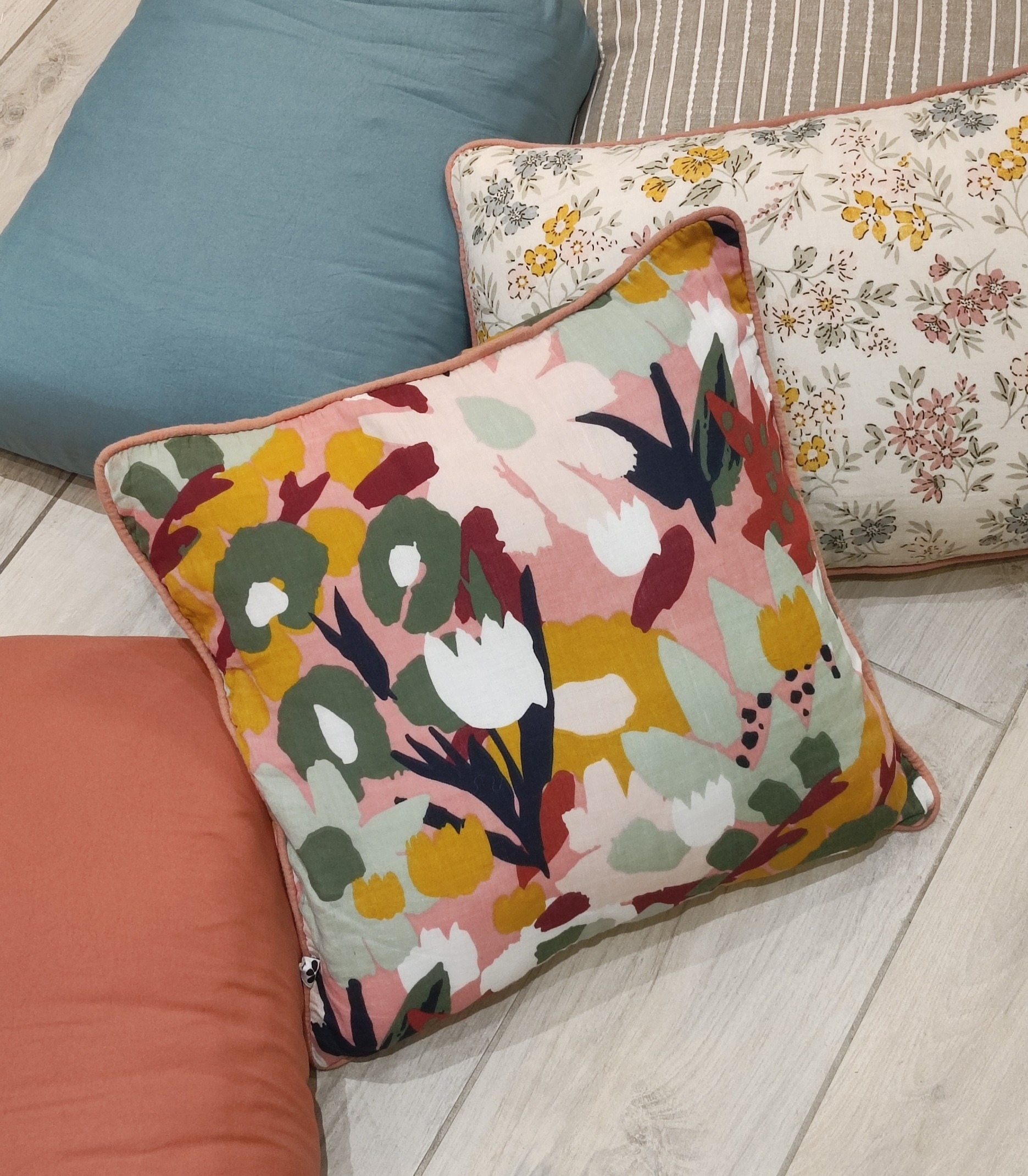 coussin-léane-gaze-de-coton-effet-papillon-ambiance