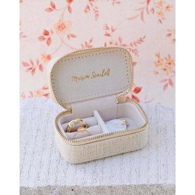 mini-boite-bijoux-marie-rectangle-effet-lin-maison-scarlett-ouverte