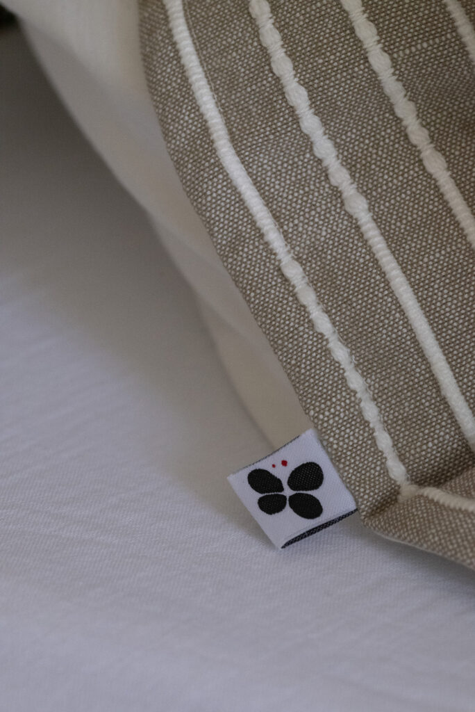 Coussin-TIM-zoom-Details-effet-papillon