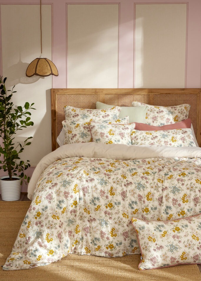 Housse-de-couette-Adele-fleurs-coton-effet-papillon-ambiance-zooom