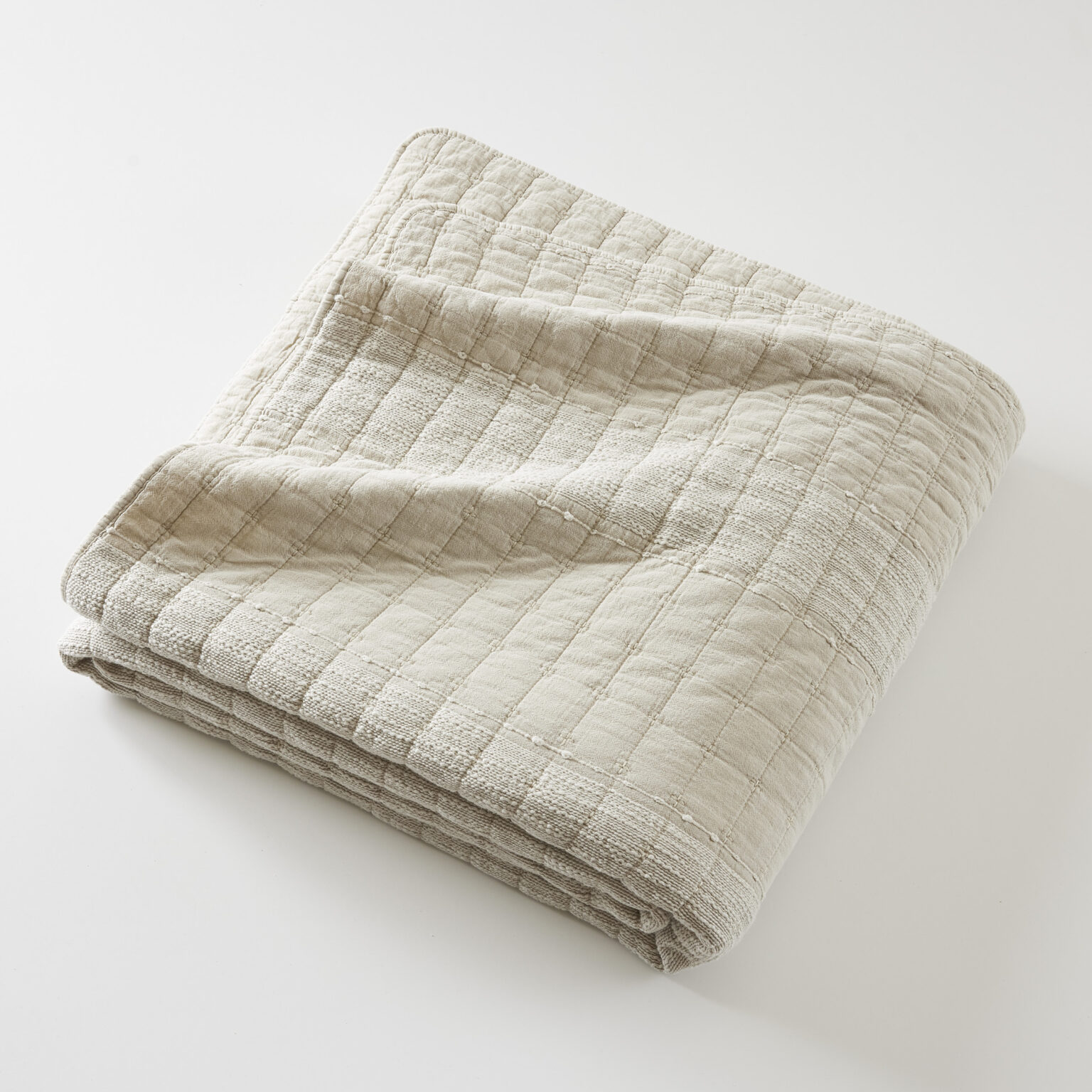 Couvre-lit-matelasse-zelie-sable-effet-papillon-produit