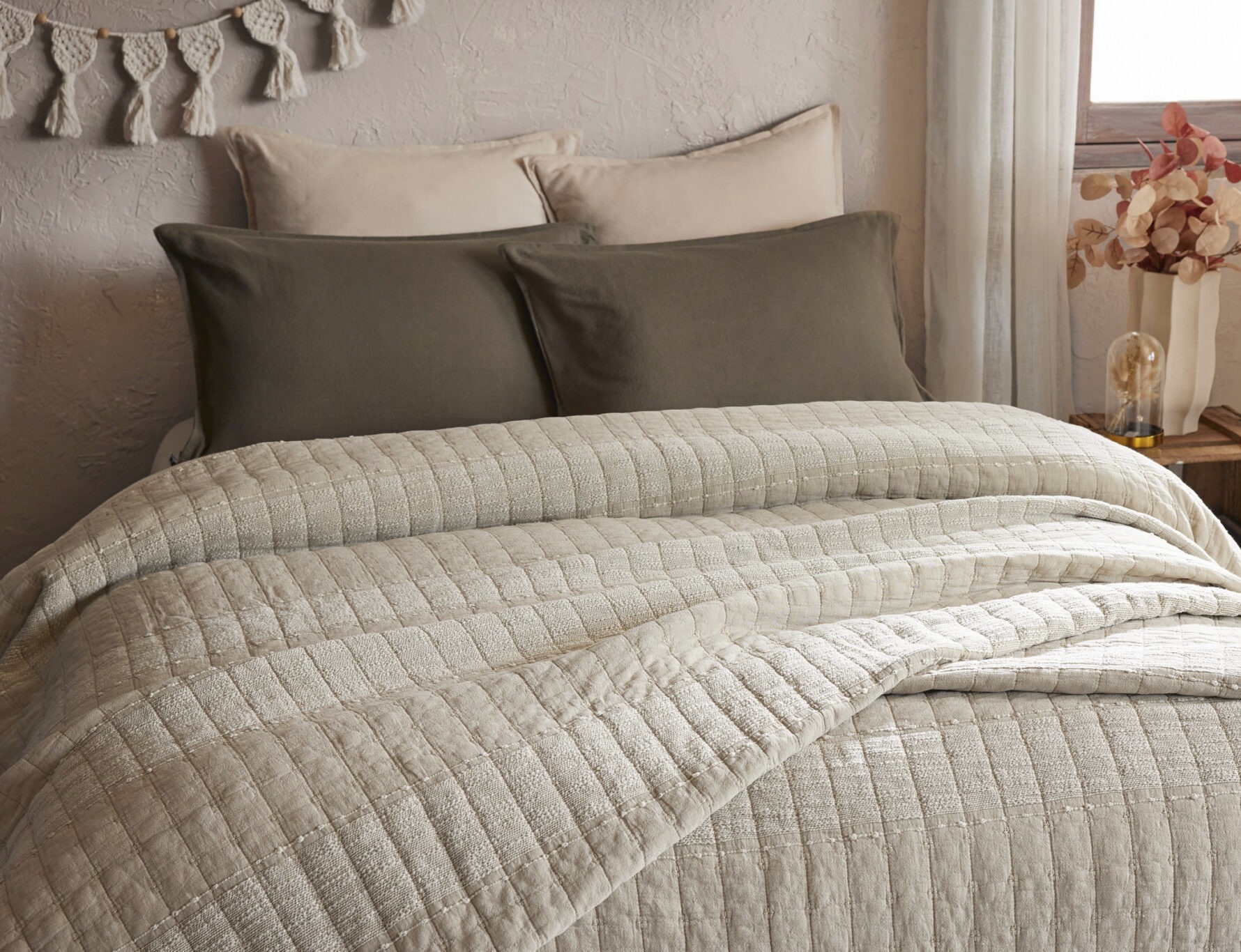 Couvre-lit-matelasse-zelie-sable-effet-papillon